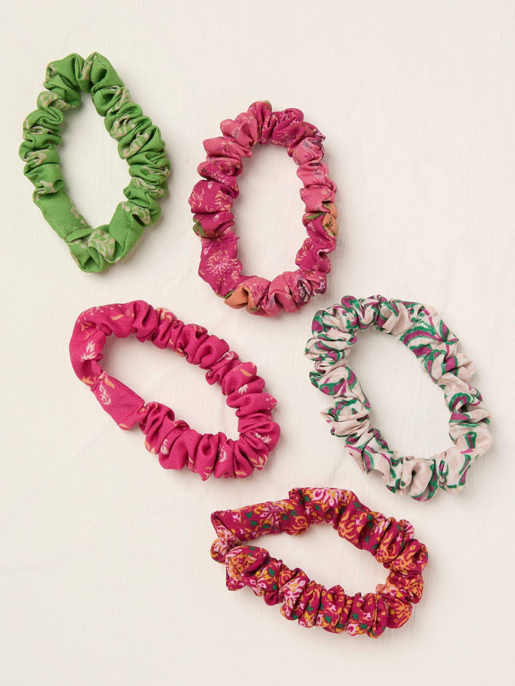 Pink Fire Print Scrunchies 5 Pack (AK8330) | €13.50