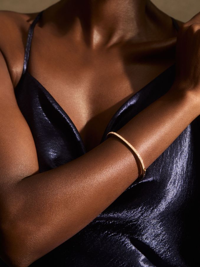 Hinged Crystal Cuff in Gold (AL1157) | €95