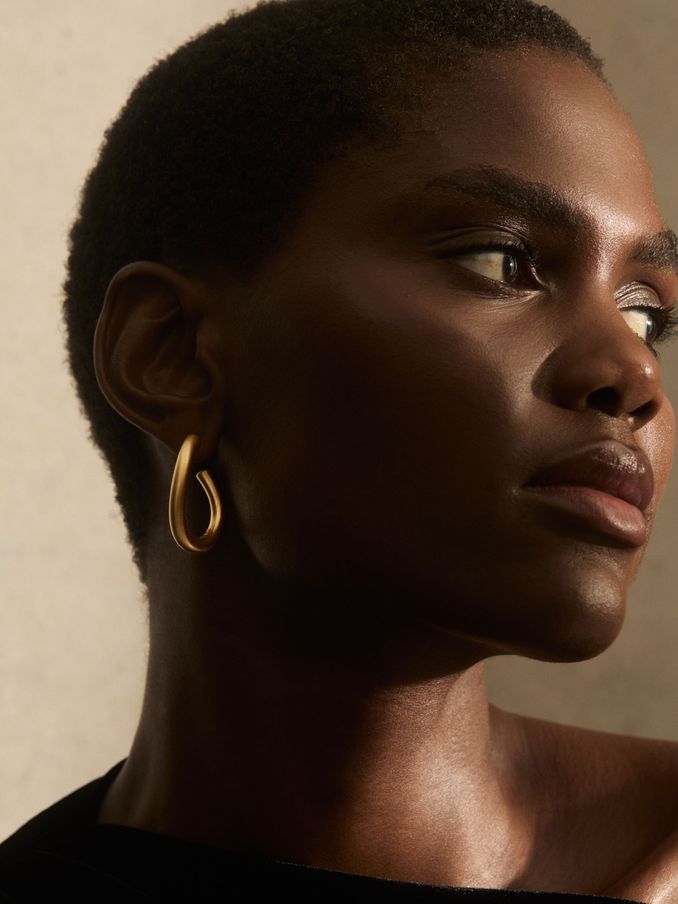 Wave Hoop Earrings in Gold Tone (AL1177) | HK$730