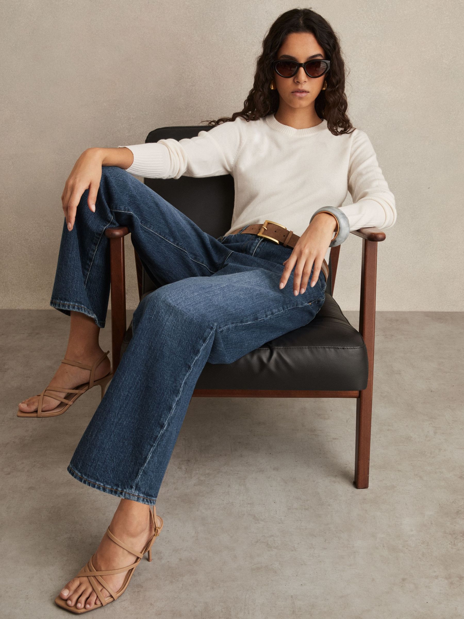 Petite Mid Rise Straight Leg Jeans in Mid Blue (AN4001) | €170
