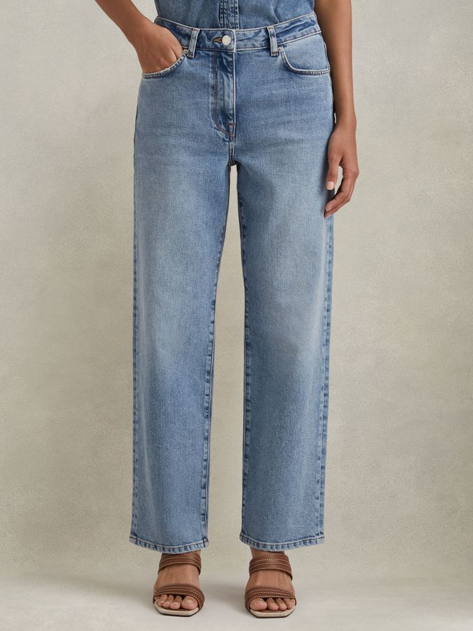Petite Mid Rise Straight Leg Jeans in Light Blue (AN4004) | €170