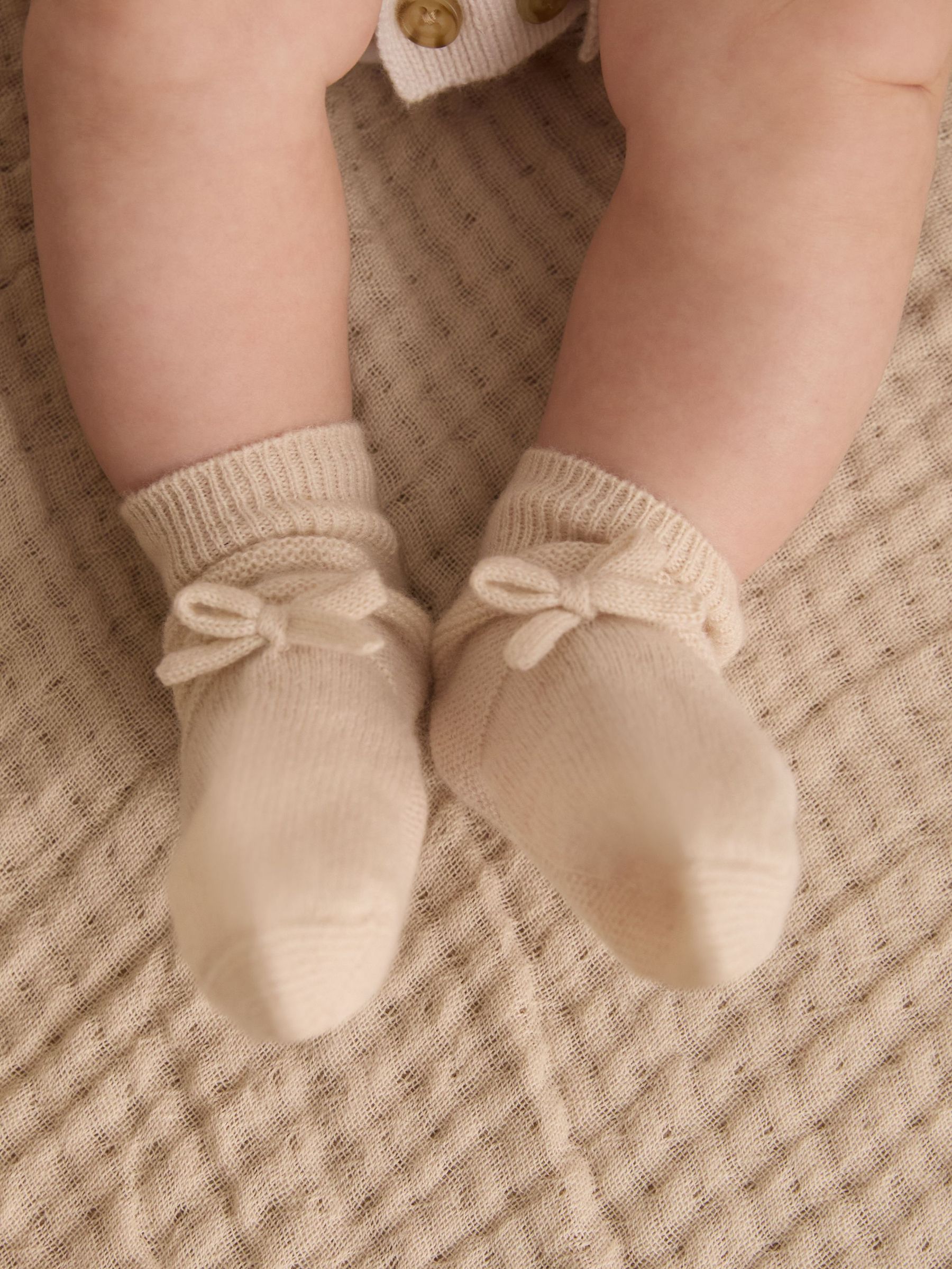 2 Pack Cashmere Boots And Mittens Set in Ivory (AN5211) | CHF 65
