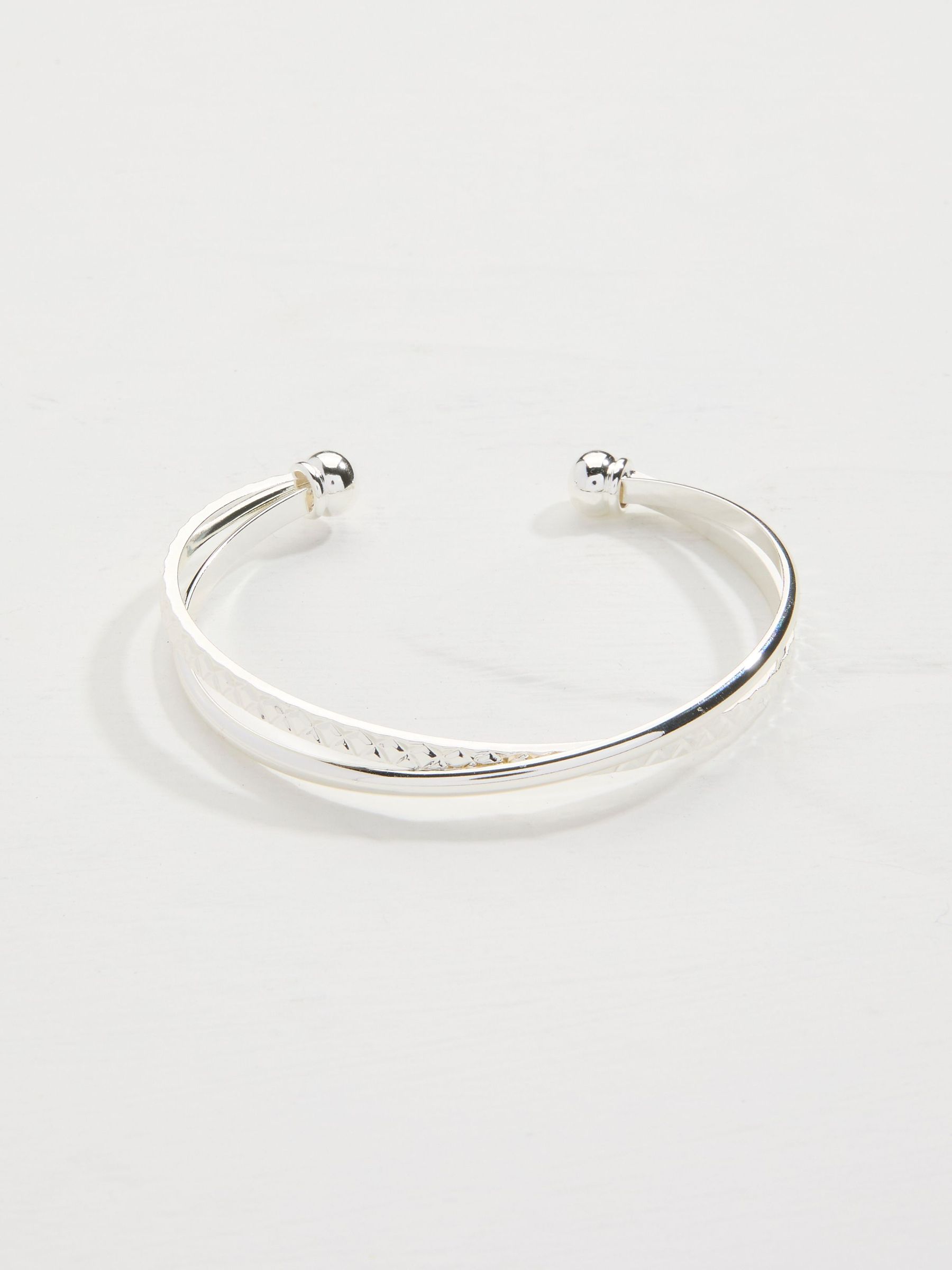 Silver Coloured Twist Detail Bangle (AN5917) | €19