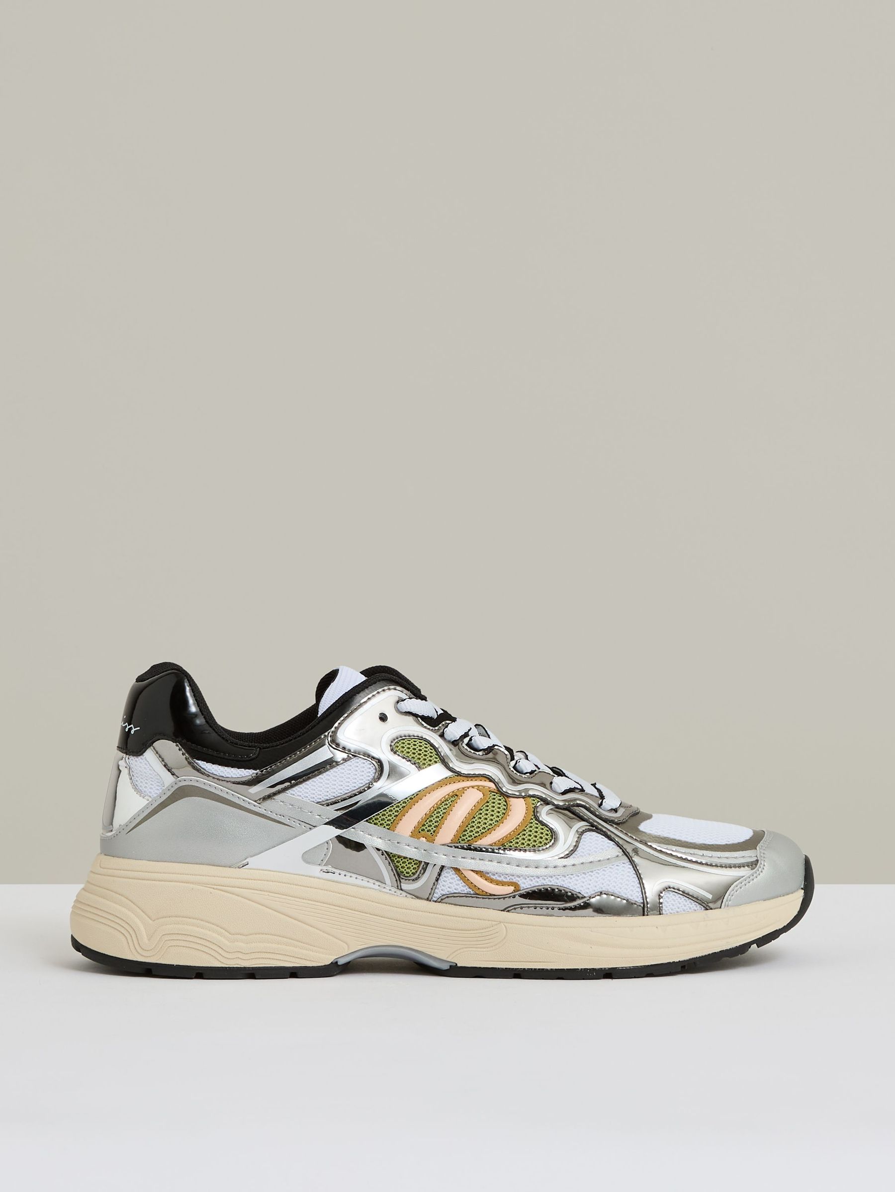 Overlay Logo Running Trainers in Gunmetal/Black (AN6304) | €240