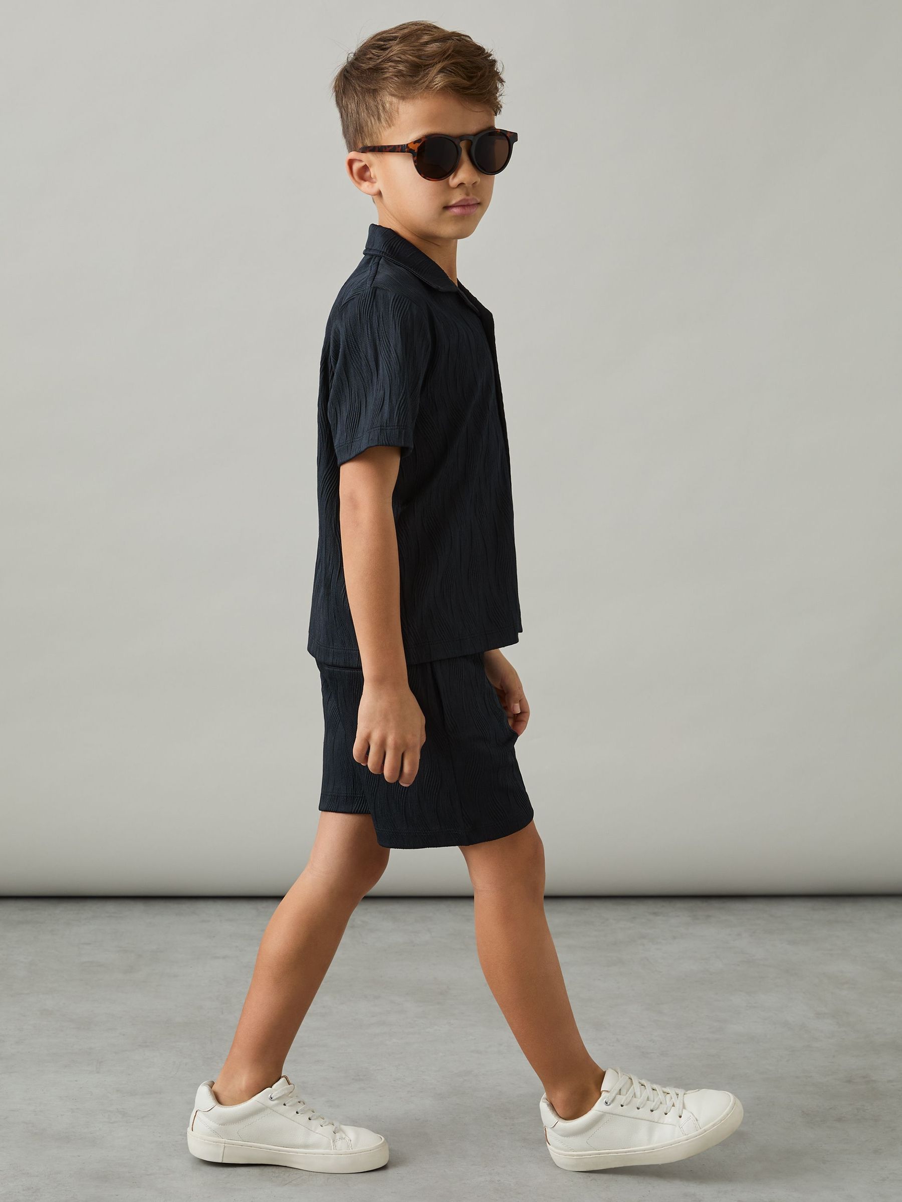 Chemise à col cubain 9-13 ans en jacquard à motif de vagues bleu marine (AP0295) | 50 €