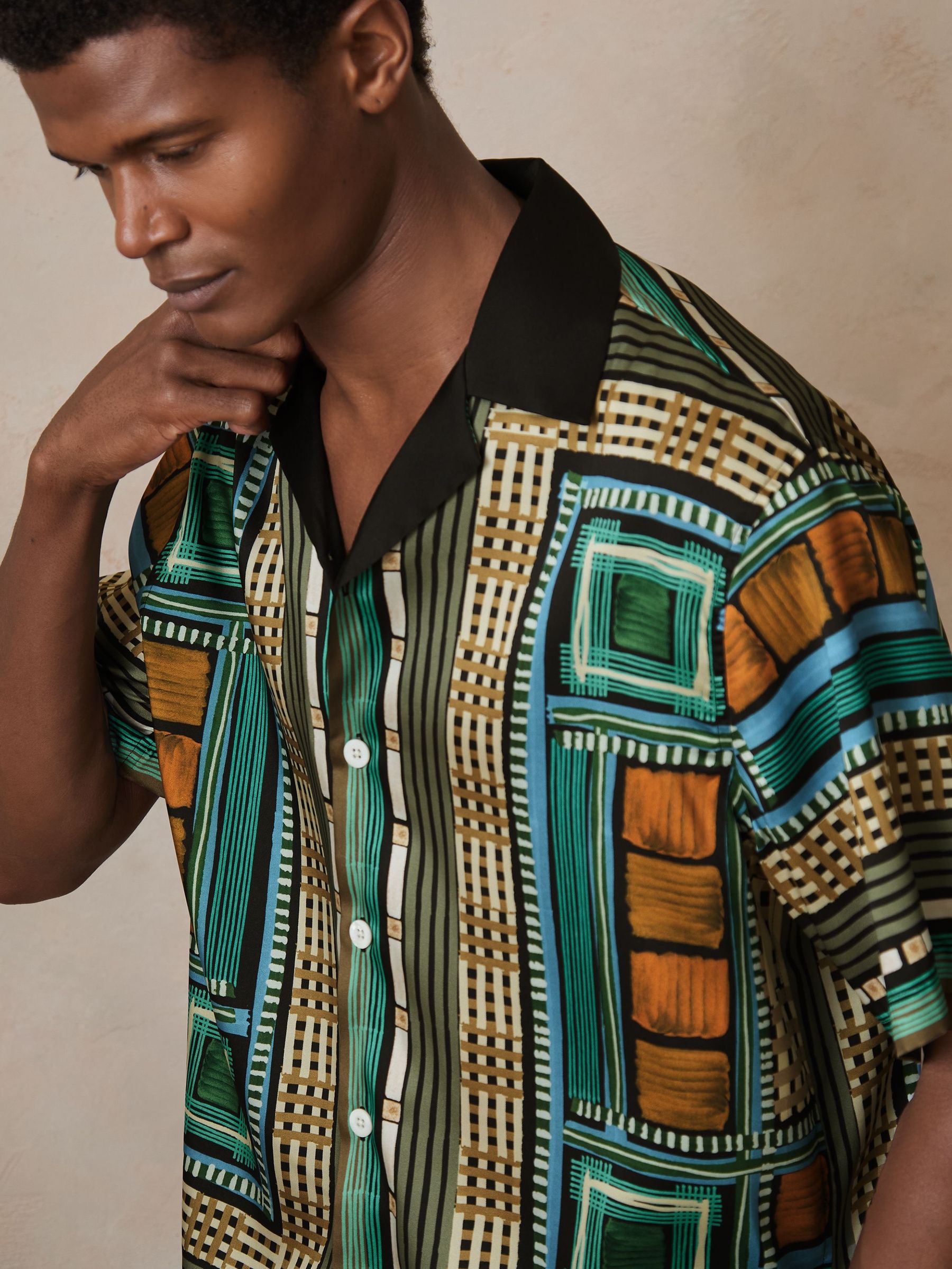 Reiss | Ché Printed Cuban-Collar Shirt in Green Multi (AP4600) | US$195