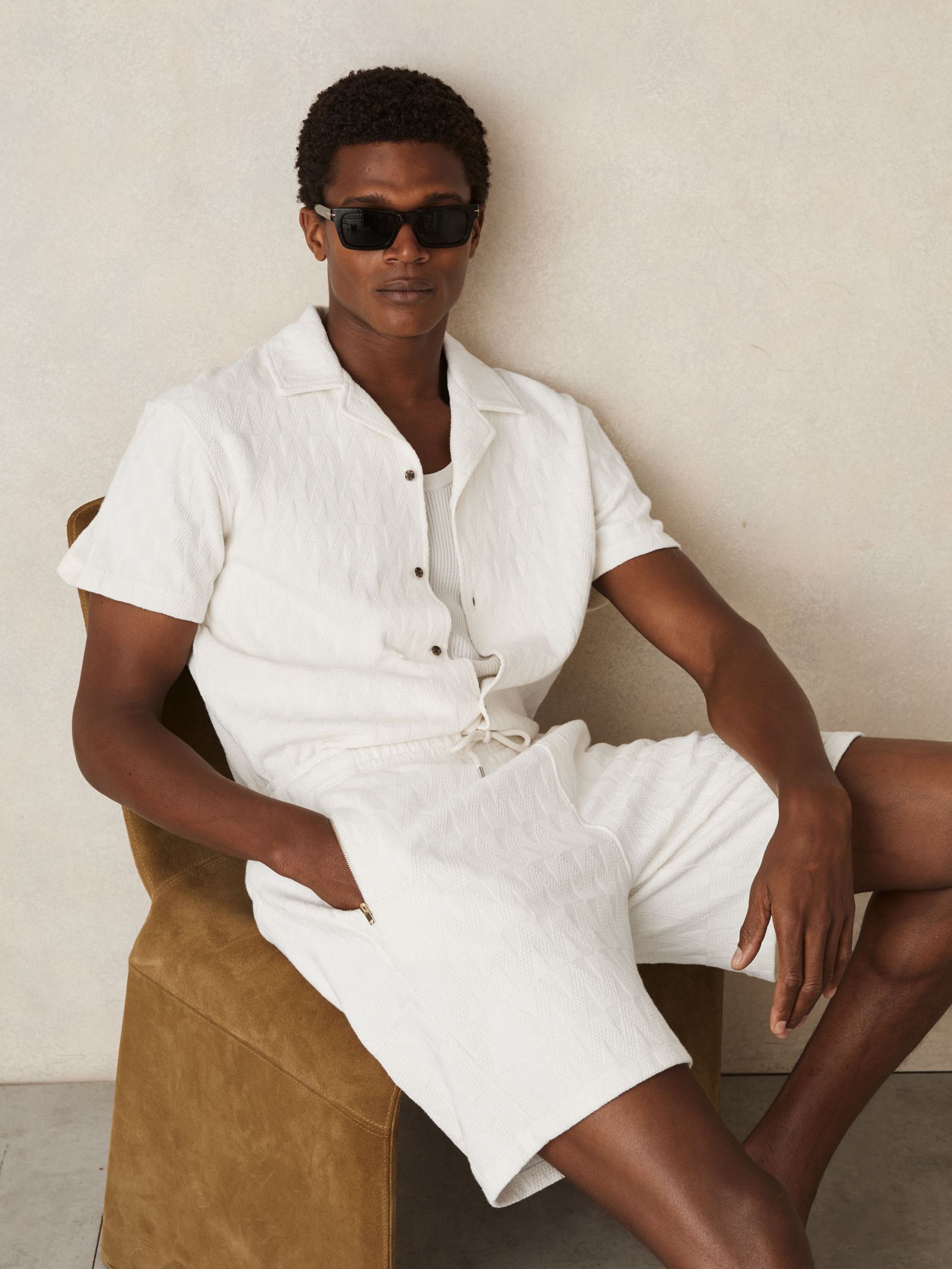 Cotton Textured Drawstring Shorts in Off White (AP6306) | €125