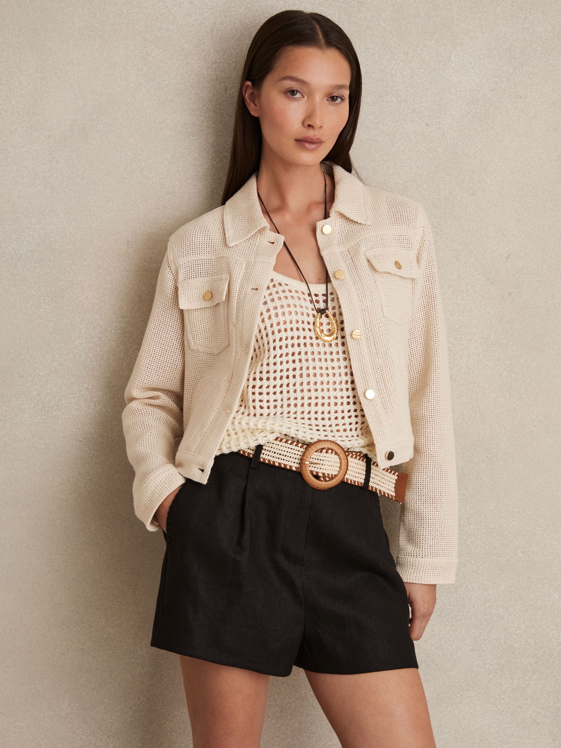 Linen Pleat-Front Belted Shorts in Black (AP8473) | €170