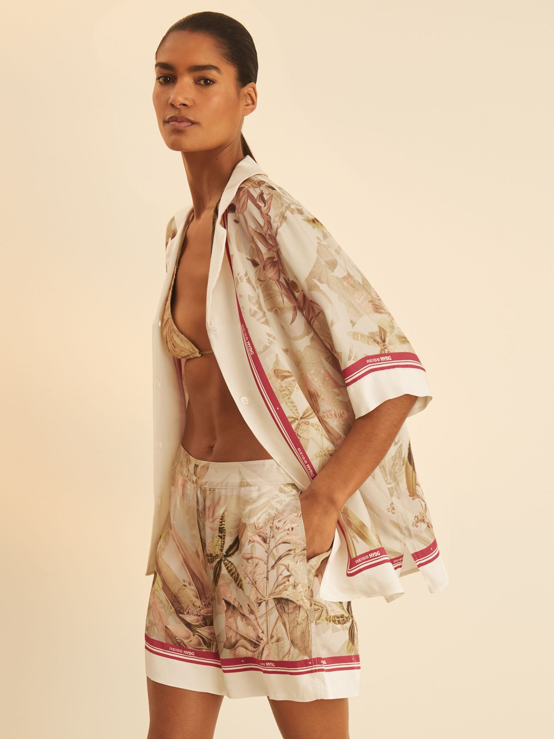 Reiss | NYBG Satin Floral-Print Shorts in Light Khaki (AR6510) | €185