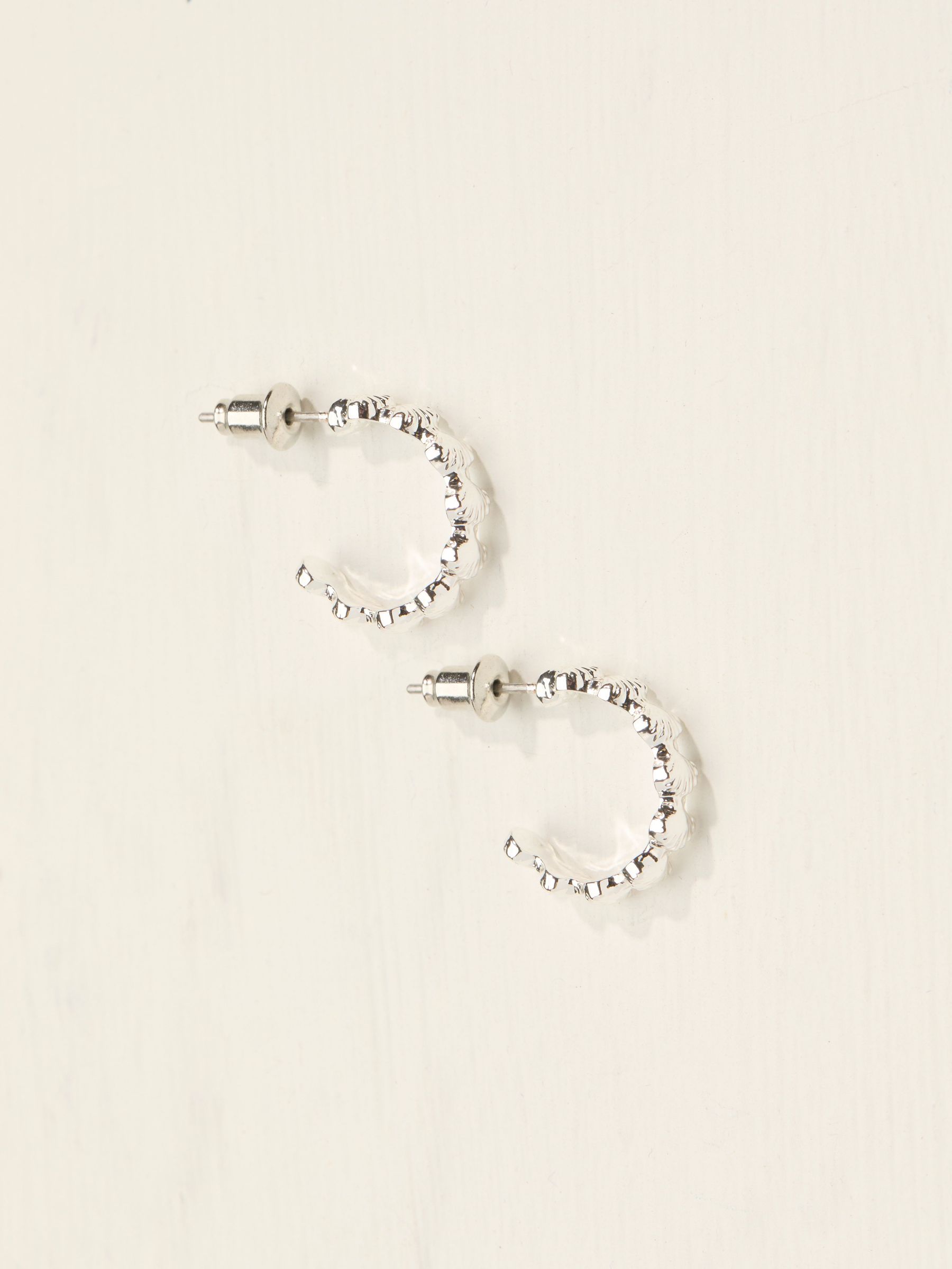 Silver Tone Shell Chain Hoop Earrings (AT0435) | €13.50