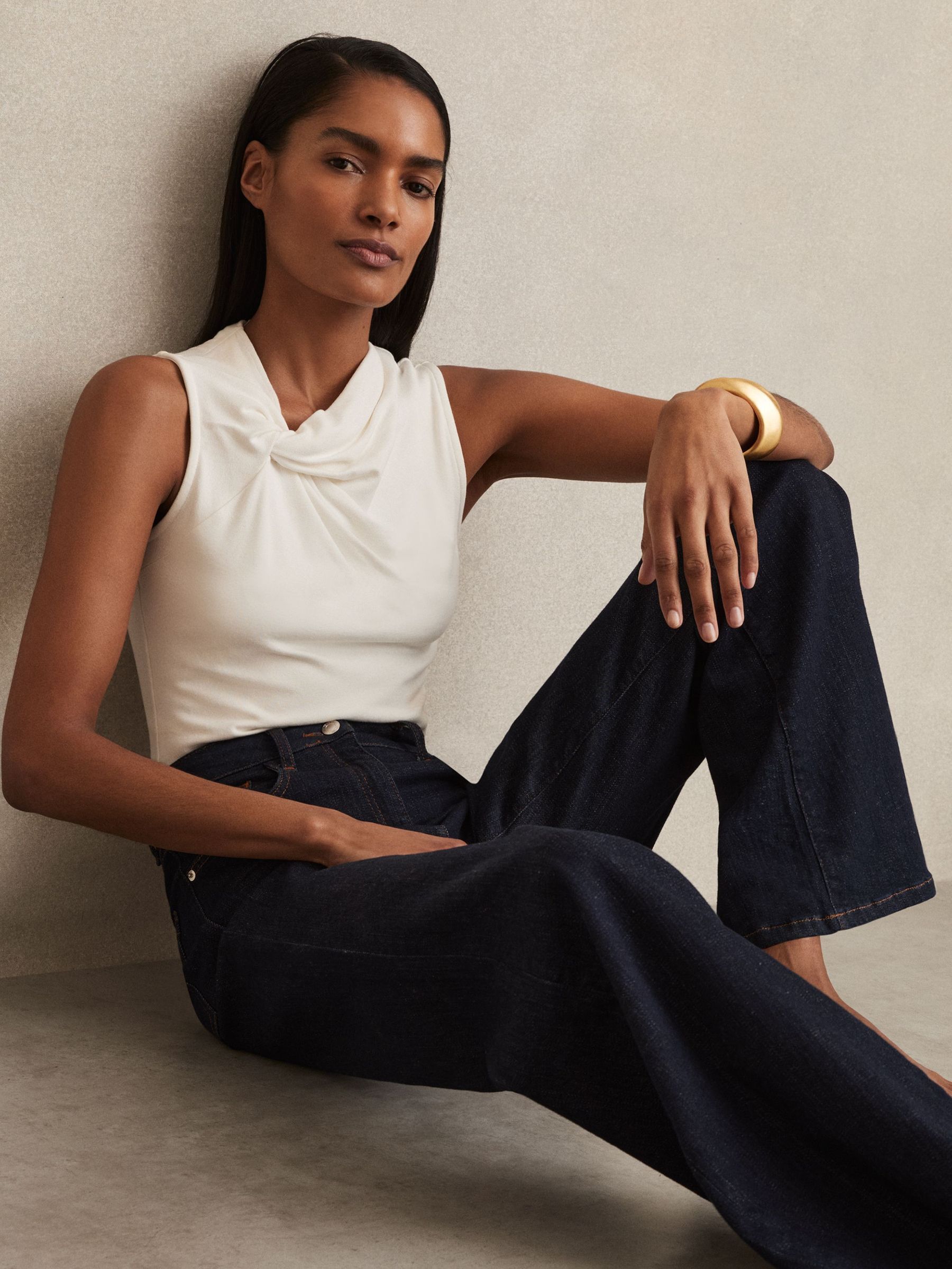 Petite Mid Rise Flared Jeans in Dark Blue (AT0637) | €185