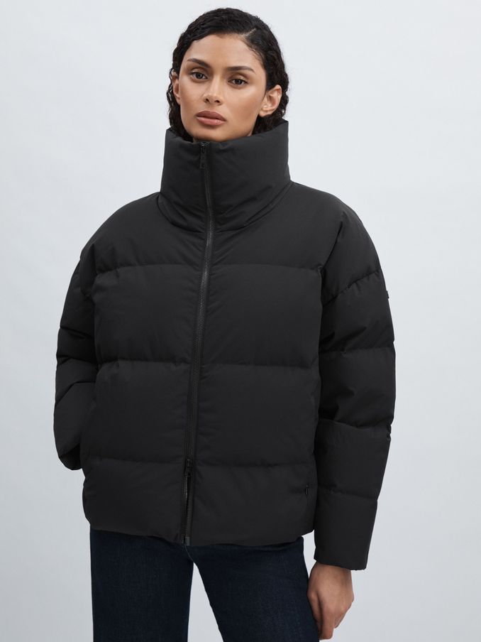 Scandinavian Edition Short Puffer Jacket in Black (AU4901) | €785