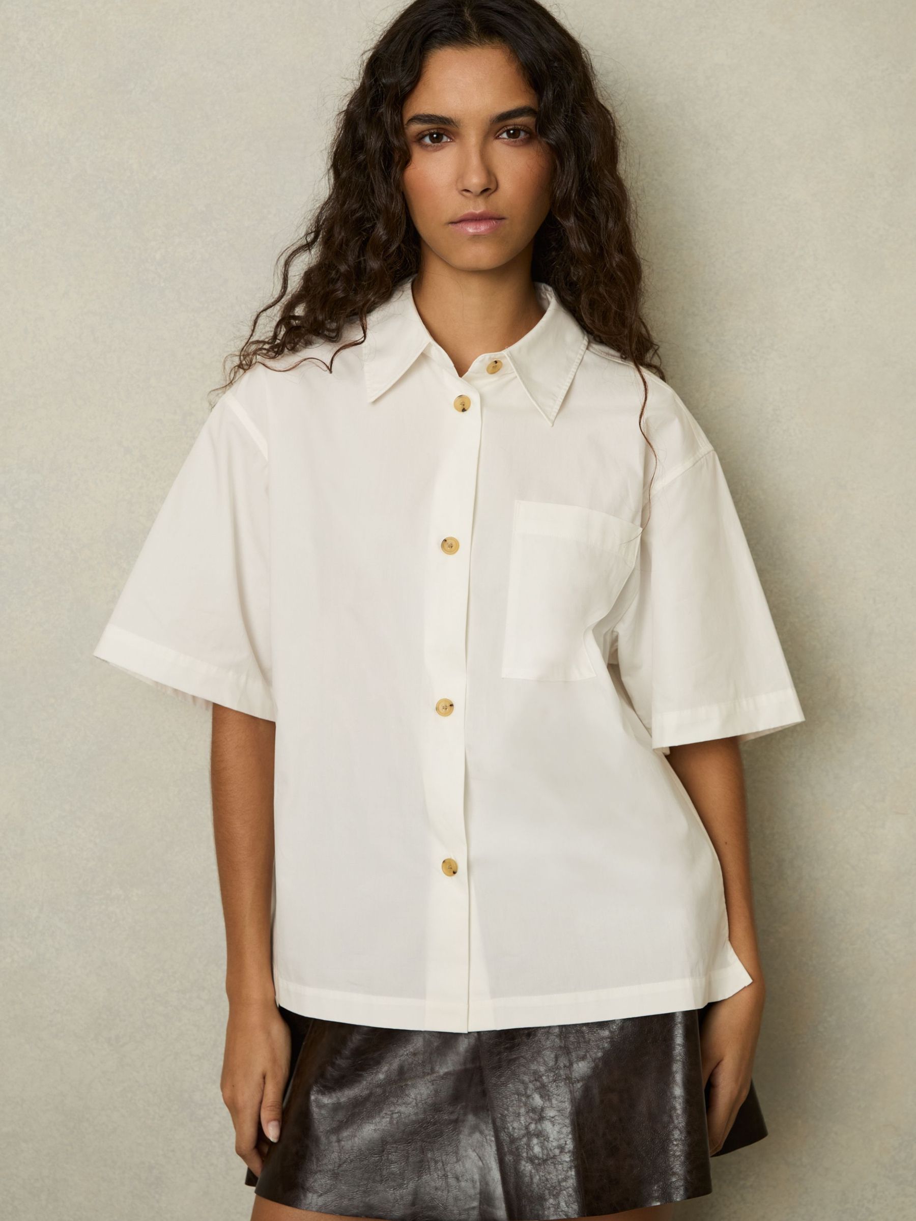 Cotton Short-Sleeve Shirt in White (AU9694) | €140