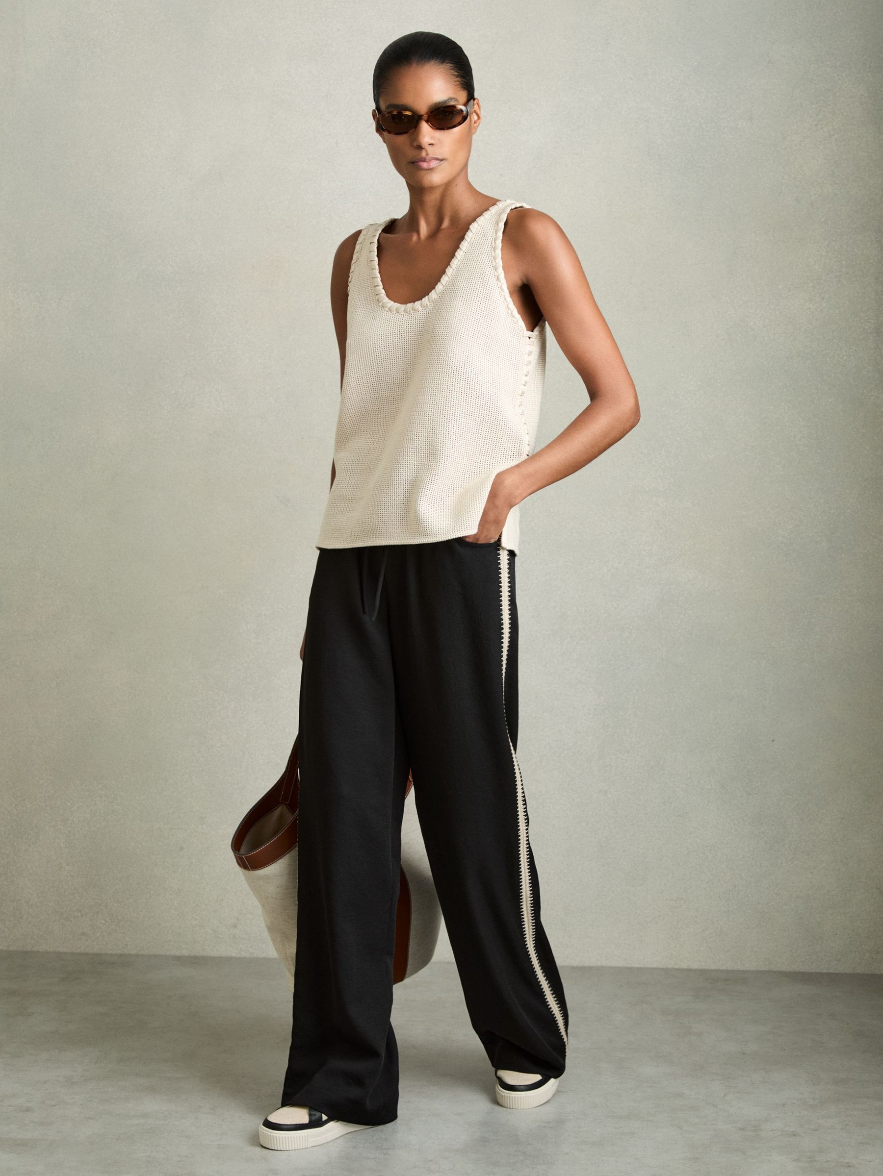 Wide-Leg Embroidered Trousers in Black (AU9714) | €240
