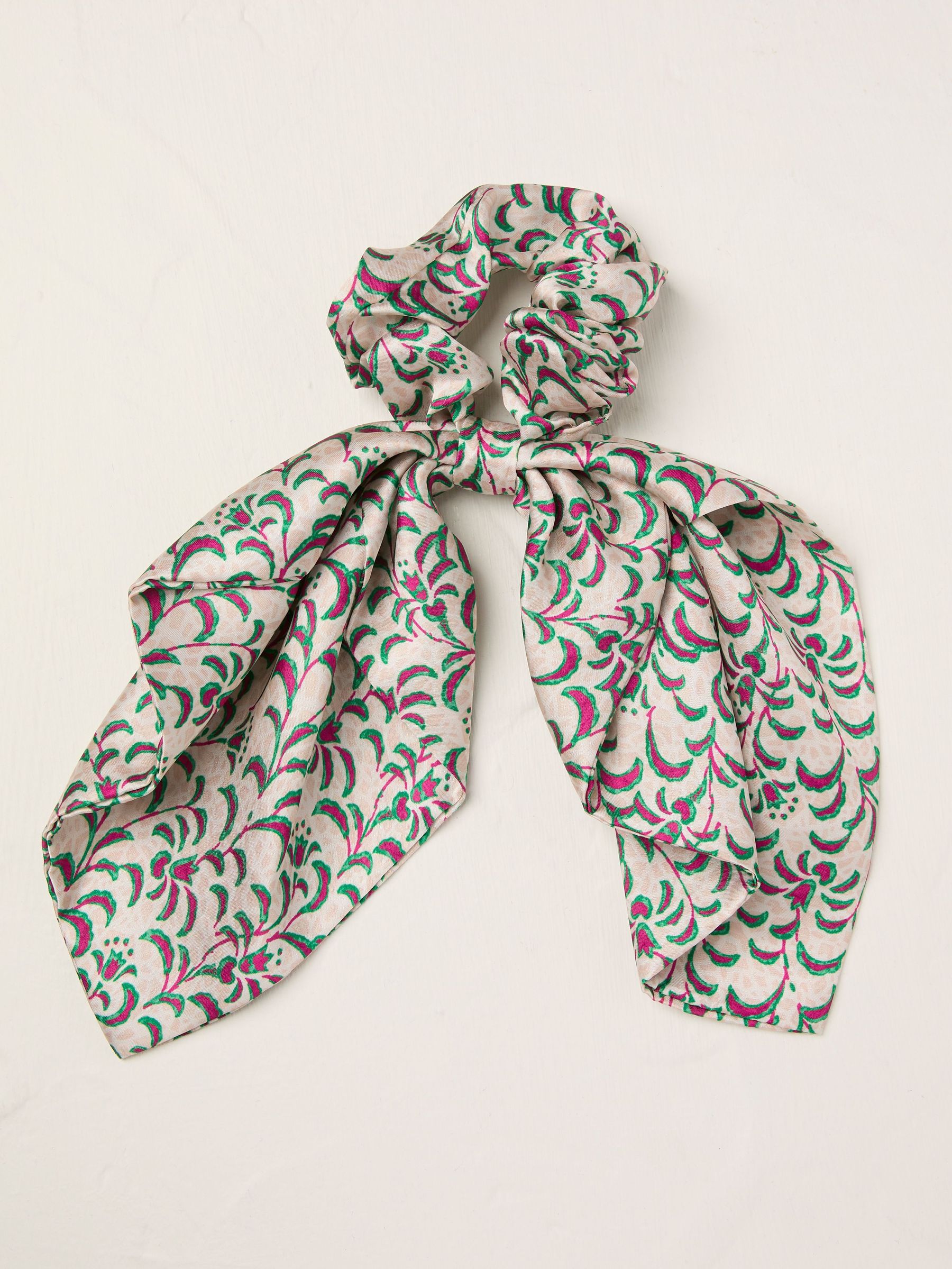 Ivory Printed Tie Scrunchie (AV2960) | $18