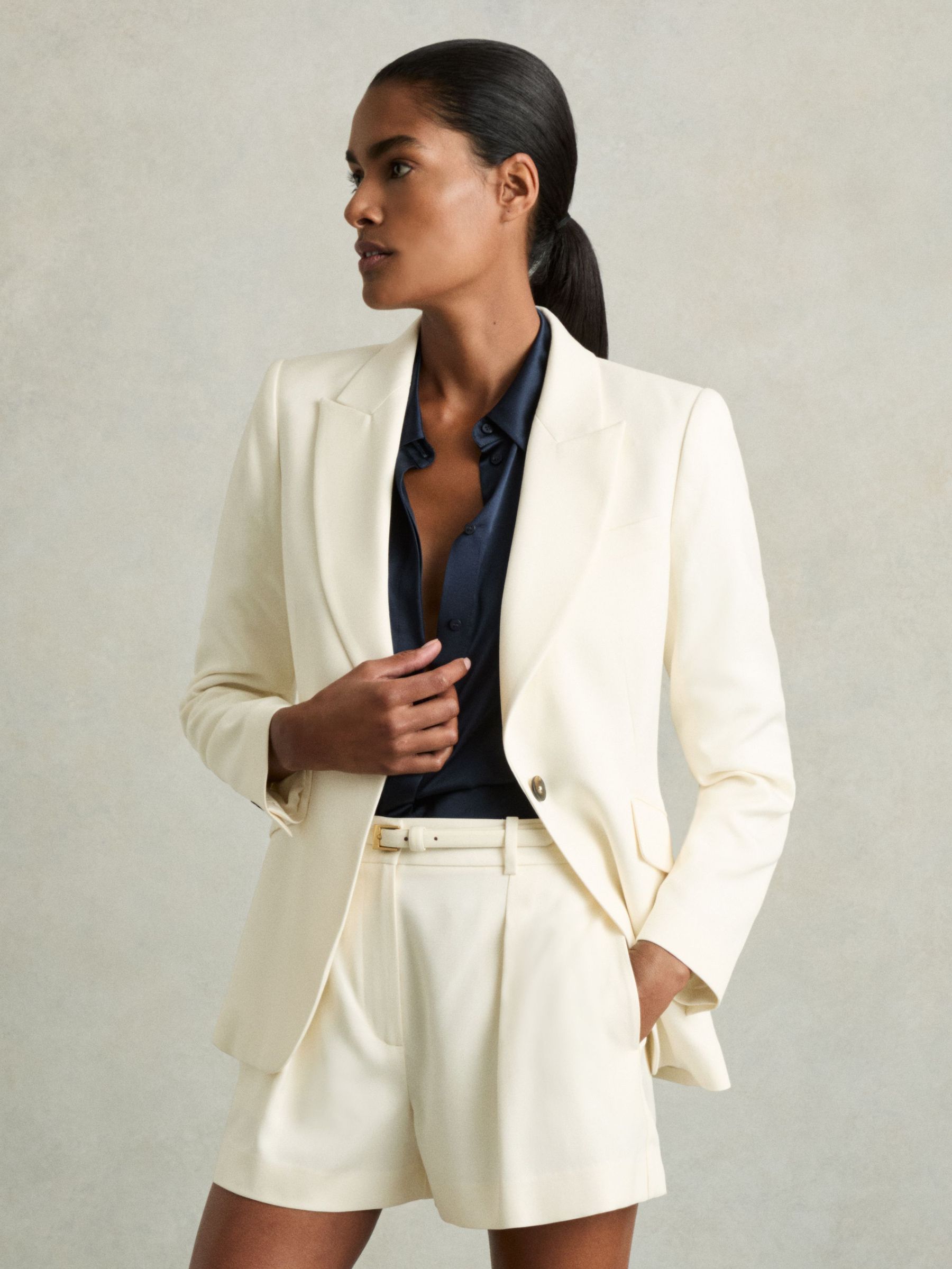 Petite Single-Breasted Peak-Lapel Tailored Blazer in Cream (AV5086) | €385