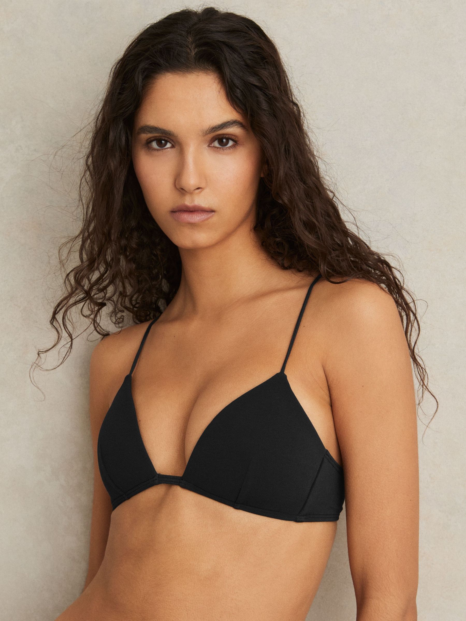 Wattiertes Triangel-Bikinioberteil in Schwarz (AV6516) | 95 €