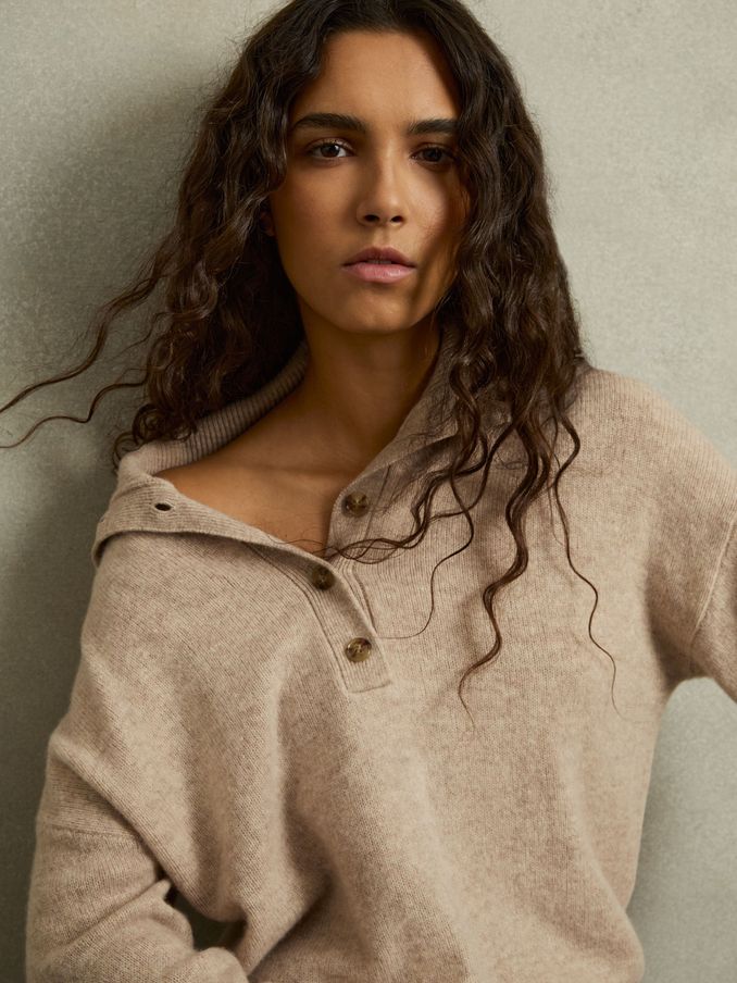 Pull col ouvert en laine et cachemire couleur neutre (AW3626) | 185 €