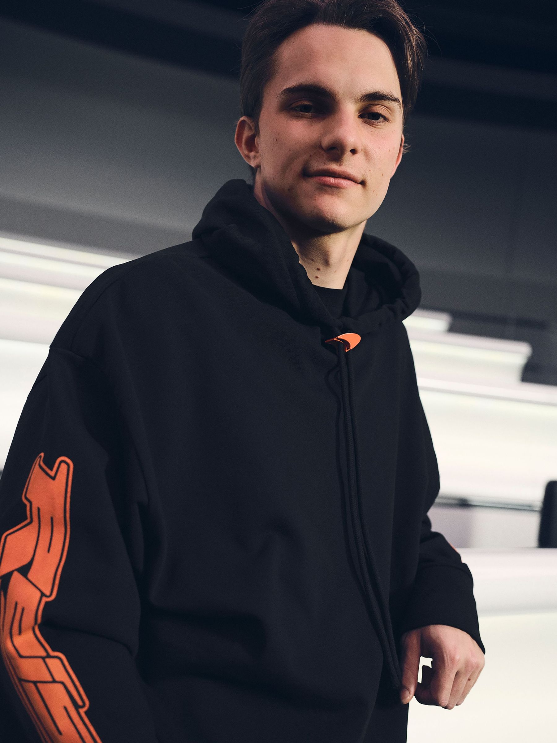 McLaren F1 Team Oversize Toggle Hoodie Unisex Fit in Black (AY7535) | €195