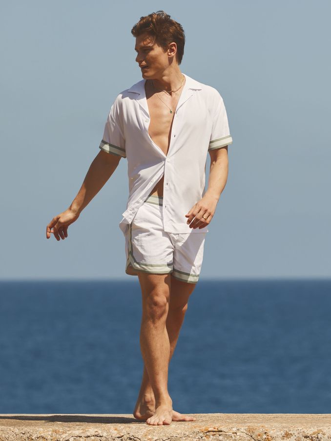 Reiss | Ché Cuff Detail Cuban Collar Shirt in White (B01525) | HK$622