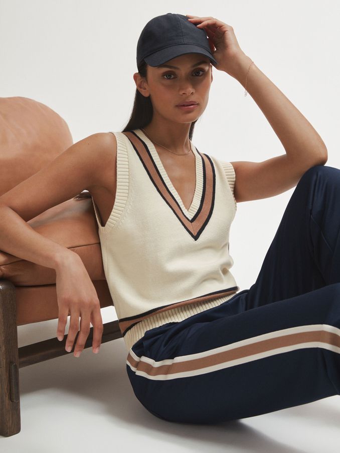 The Upside Knitted V-Neck Vest in Cream (B46401) | €83