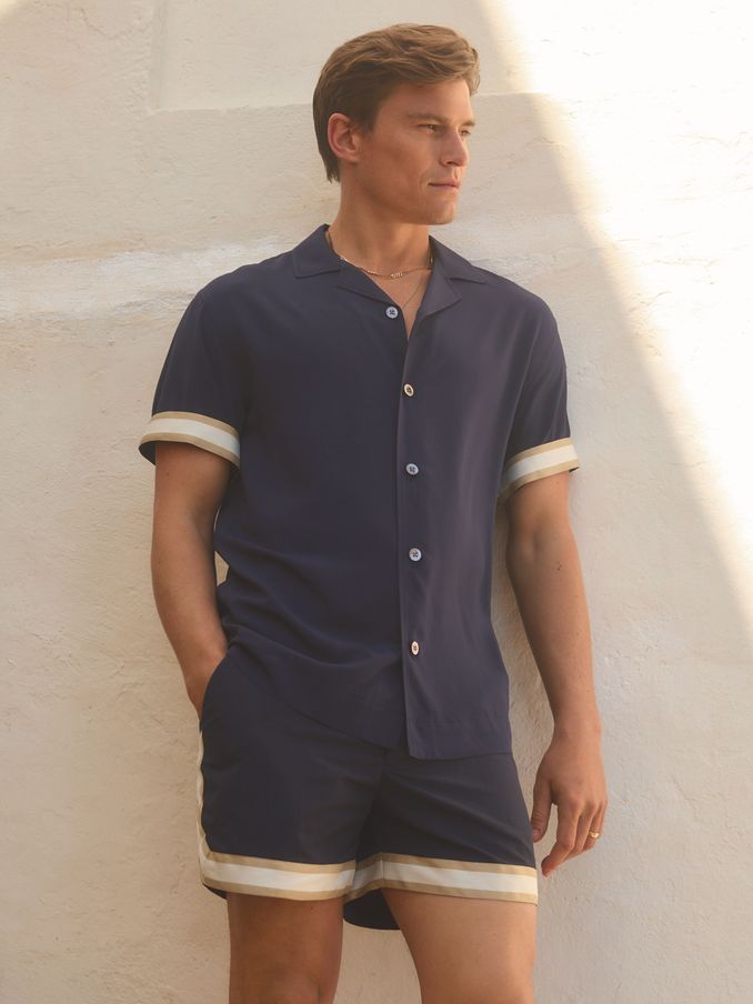 Reiss | Ché Cuff Detail Cuban Collar Shirt in Navy (B95792) | HK$881