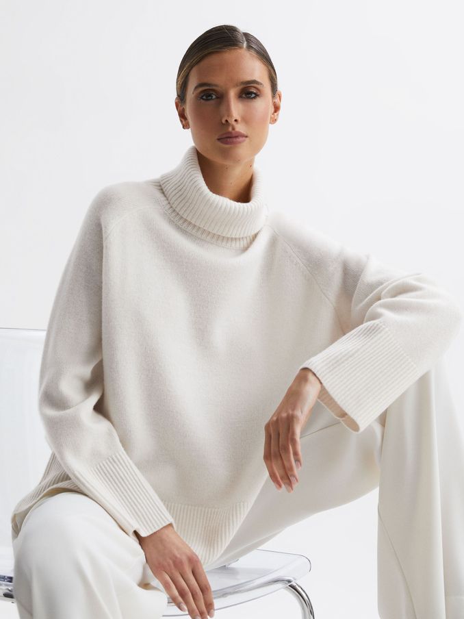 Relaxed Wool-Cashmere Blend Roll Neck Jumper in Cream (D59234) | €111