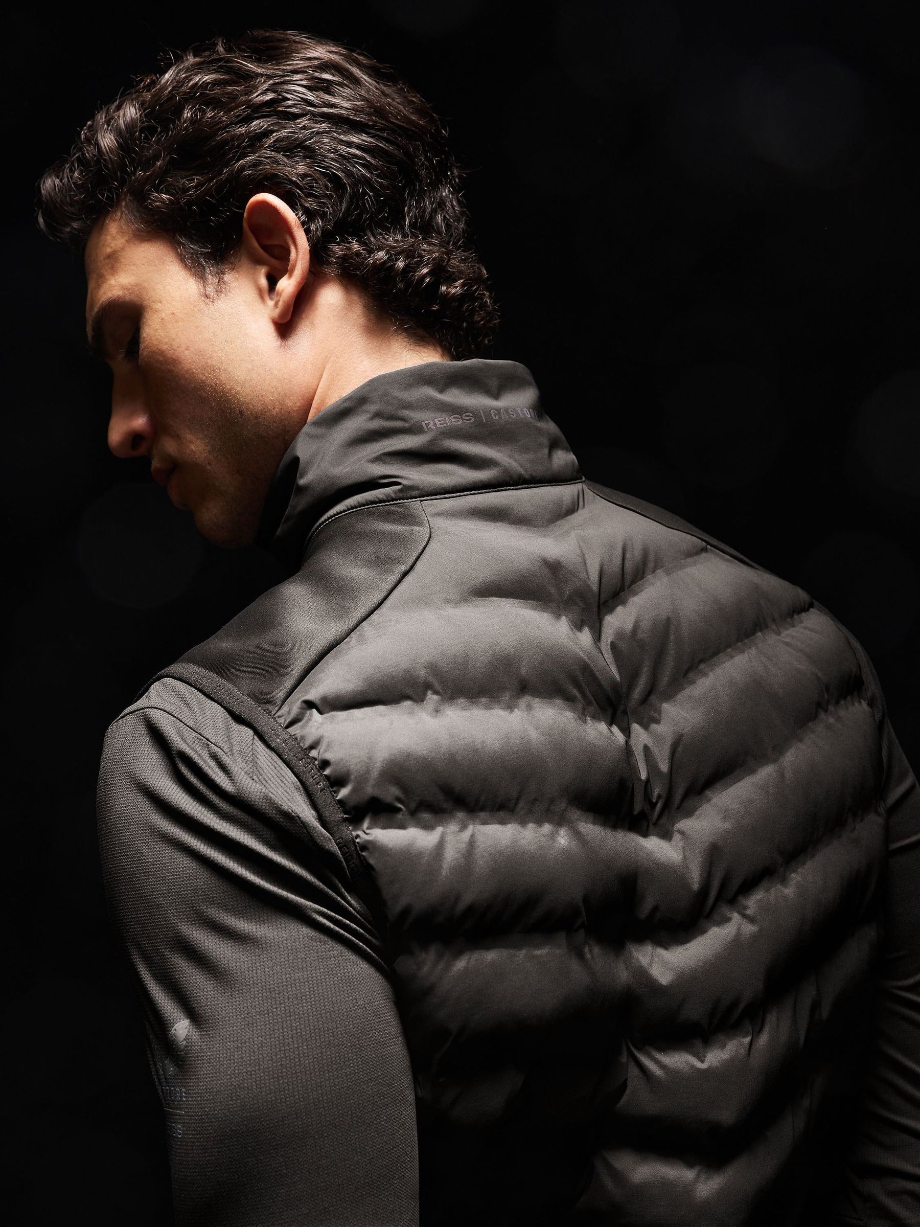 Noir - Regular Reiss | Castore Hybrid Quilted Gilet