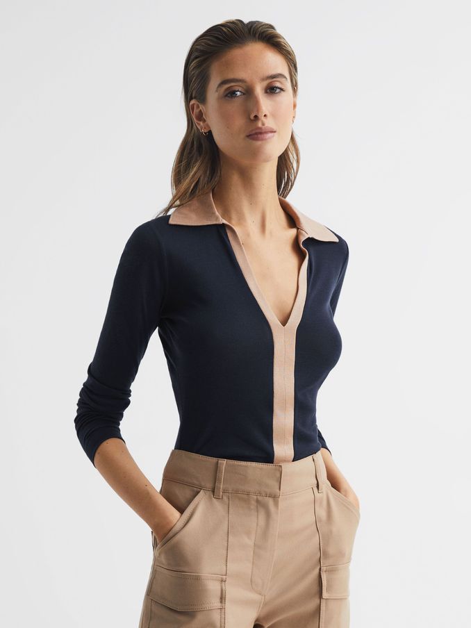 Collared V-Neck Top in Navy/Camel (D65858) | DKK350