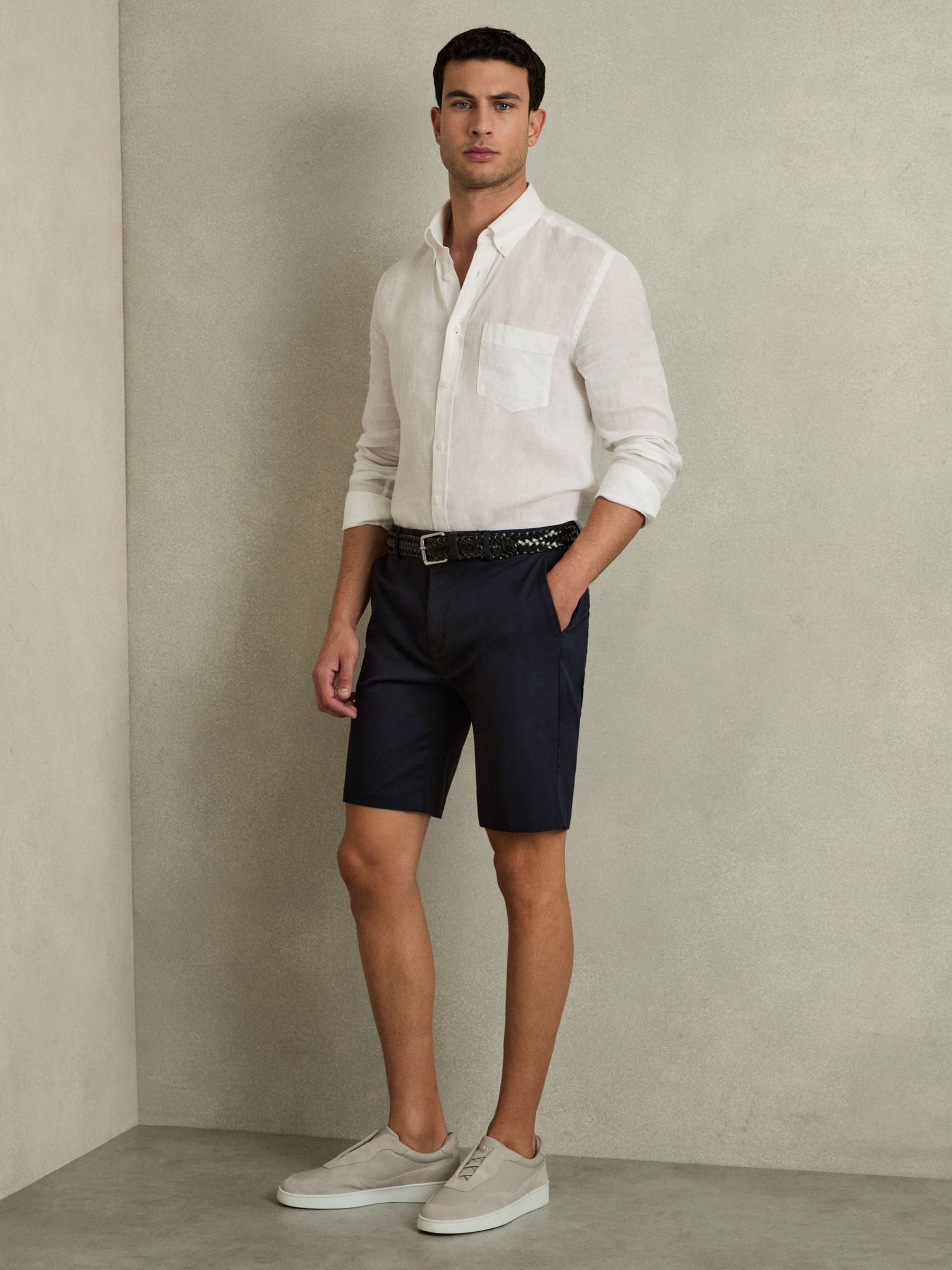Modern Fit Cotton Blend Chino Shorts in Navy (D76849) | $155