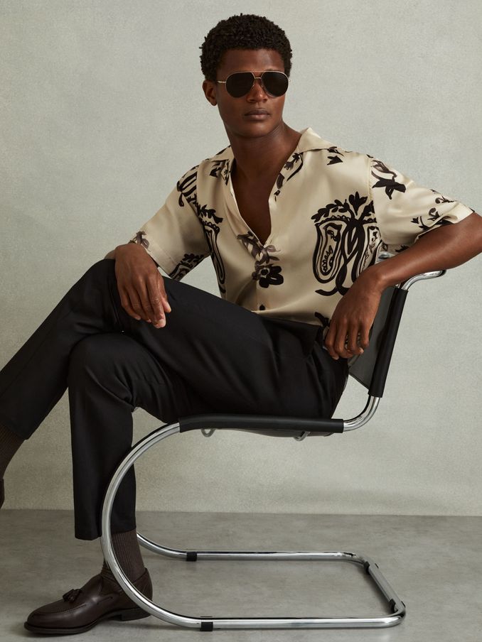 Relaxed Floral Print Cuban Collar Shirt in Off White/Black (E04268) | HK$751