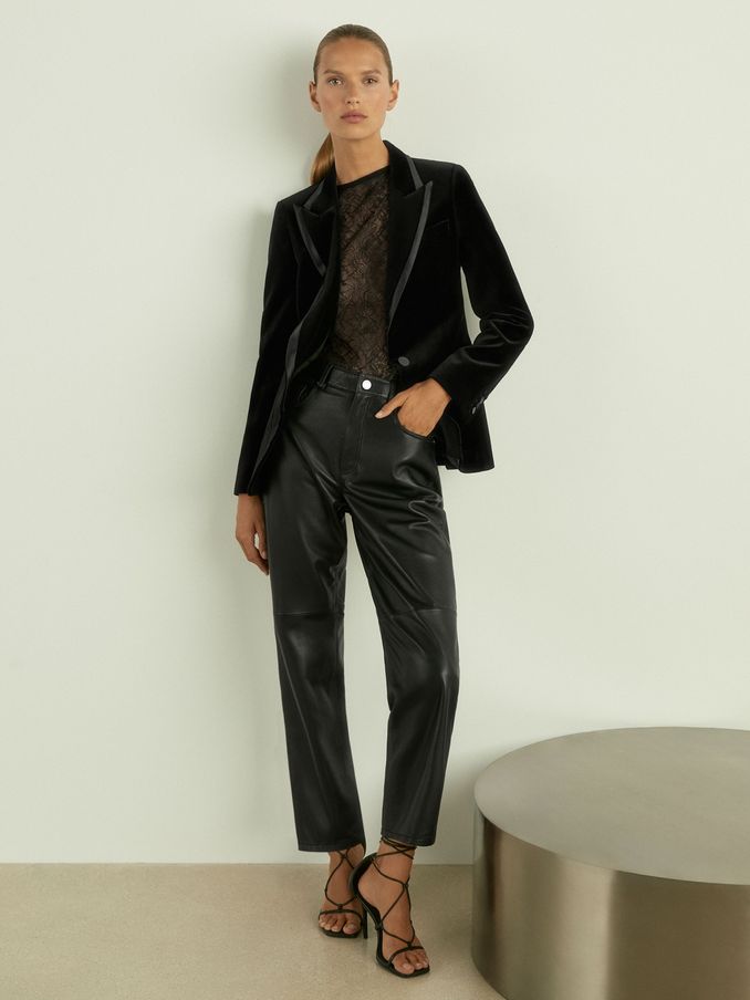 Velvet Single Breasted Suit Blazer in Black (E26348) | €167