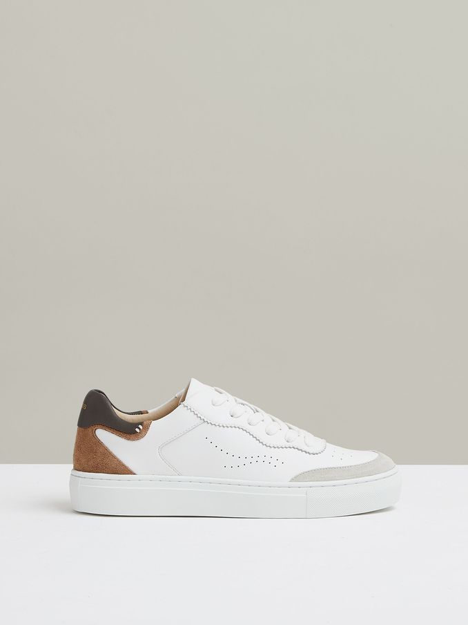 Leather Contrast Detail Trainers in Chocolate/White (E26483) | €117