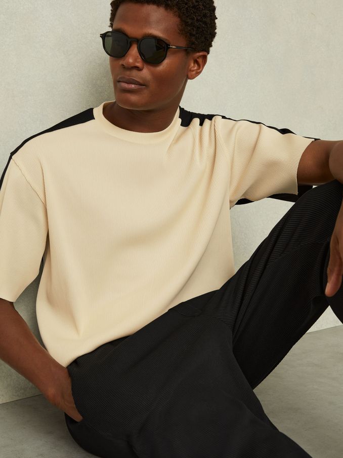 Oversized Plisse Crew Neck T-Shirt in Off White/Navy (E27165) | US$44