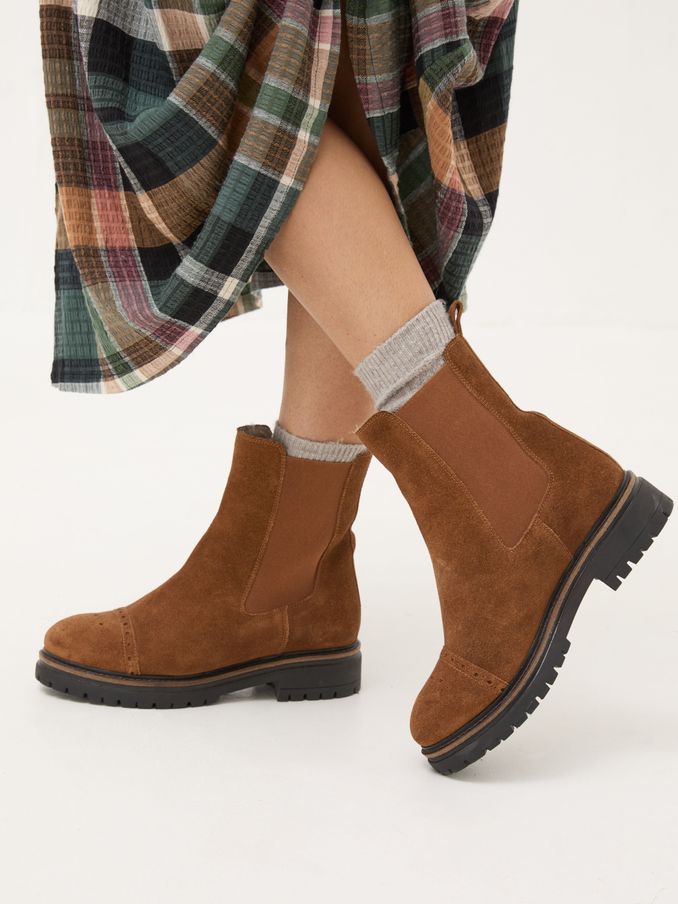 Essie Brown Chelsea Boots (E50074) | €46
