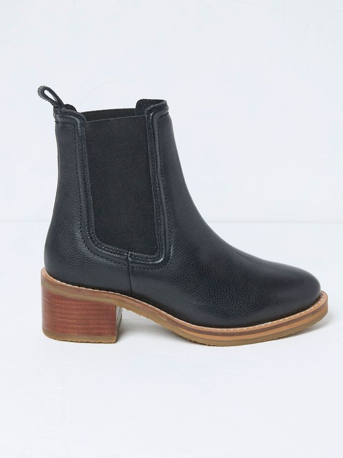 Orla Black Chelsea Boots (E50142) | €46