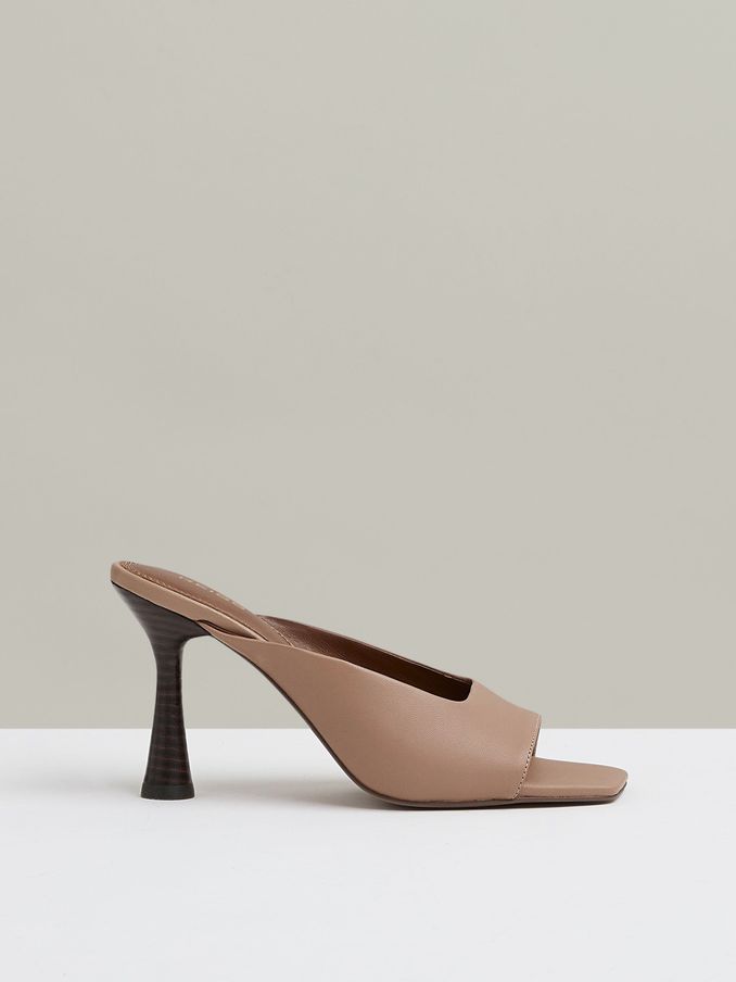 Leather Heeled Mules in Blush (E50689) | €195