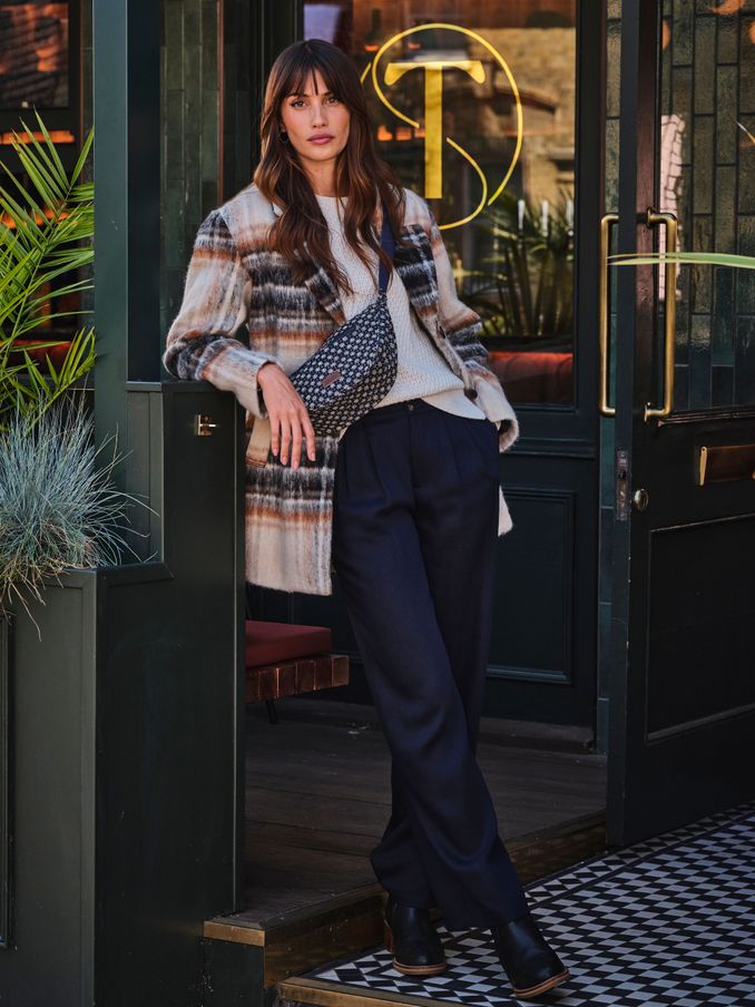 Navy Ginger Wide Leg Drape Trousers (E52082) | €33