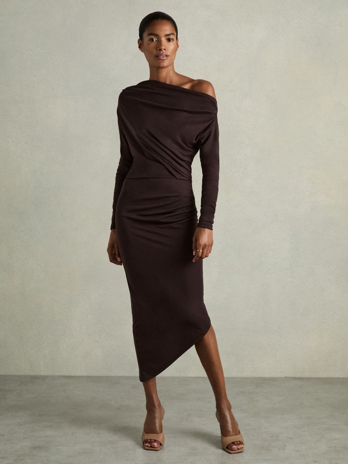 Off-The-Shoulder Ruched Jersey Midi Dress in Brown (E70192) | €76