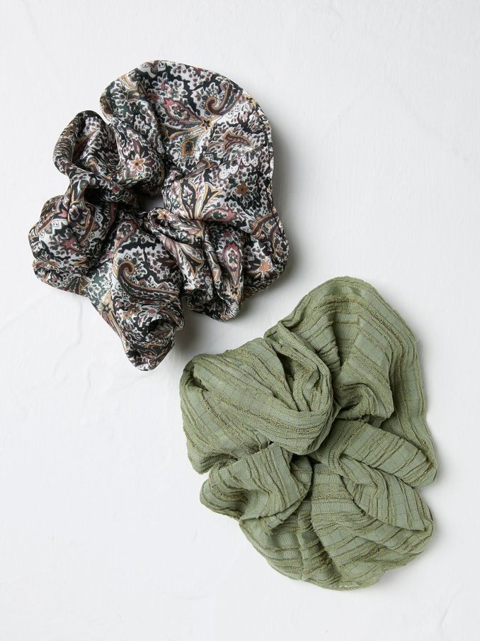 Green 2 Pack Paisley Scrunchies (E70561) | €9