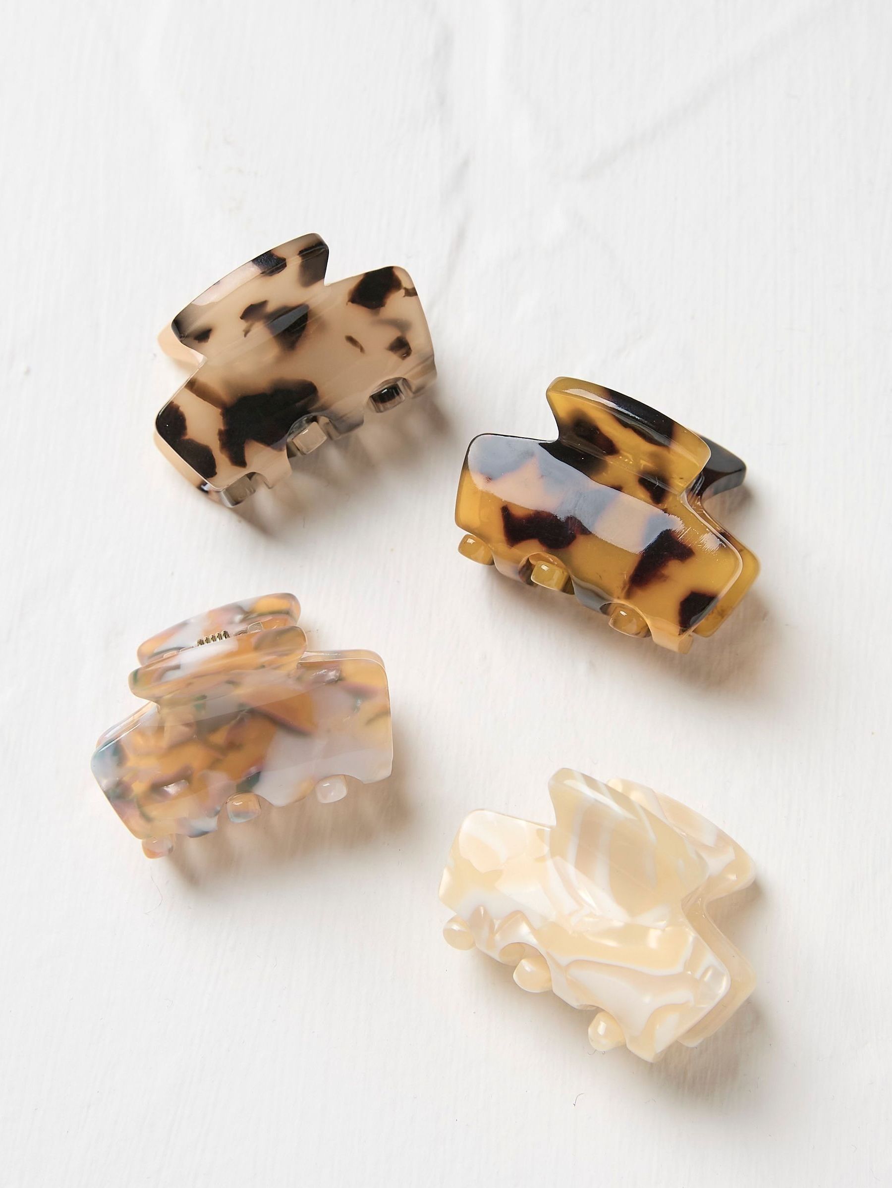 Brown 4 Pack Resin Claw Clips (E70719) | €18