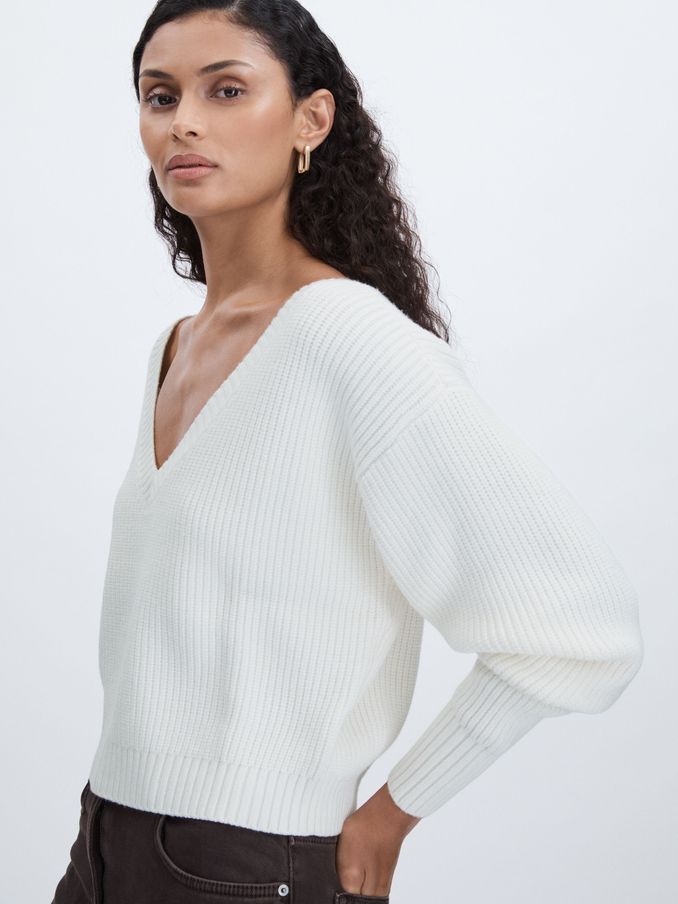 Good American Ribbed V-Neck Jumper in Ivory (E82402) | HK$1,086