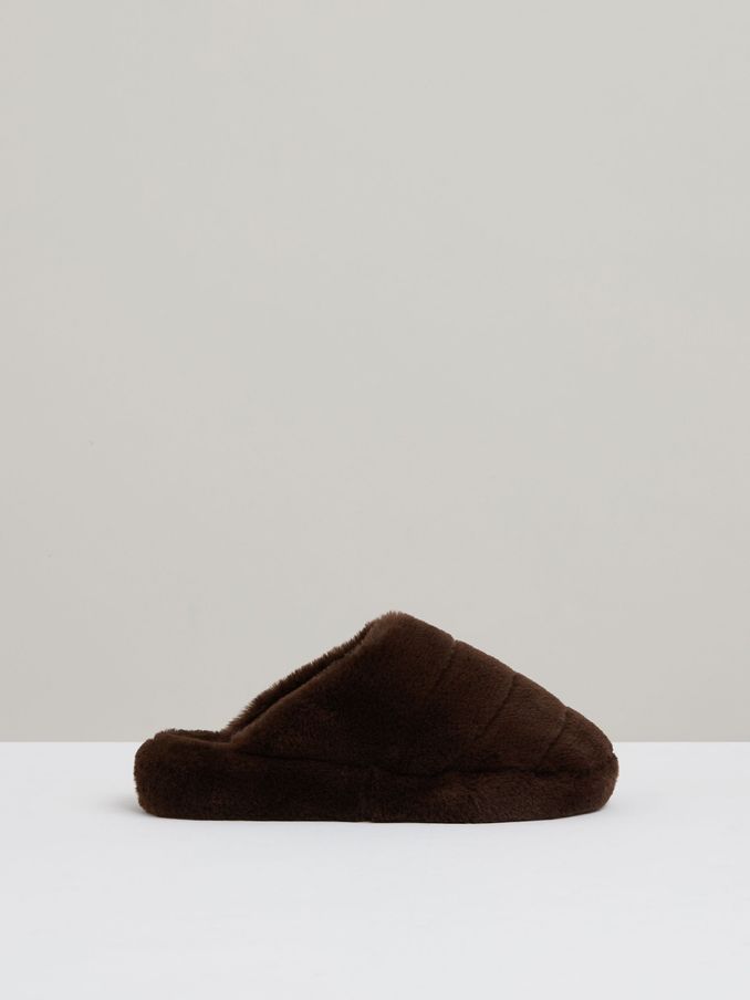 Faux Fur Slippers in Chocolate (E92555) | €42