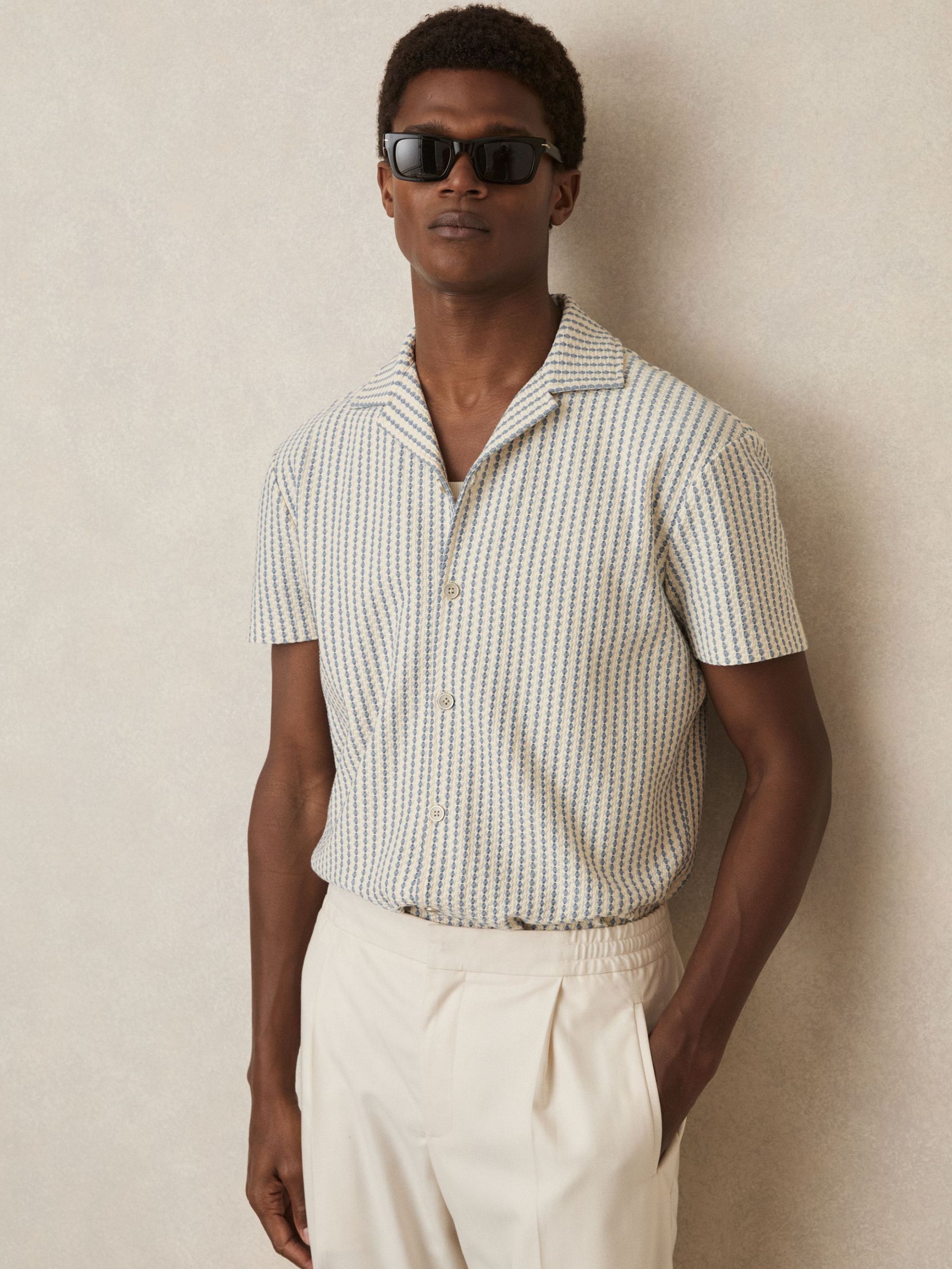 Textured-Stripe Cuban-Collar Shirt in White/Soft Blue (F06894) | €125