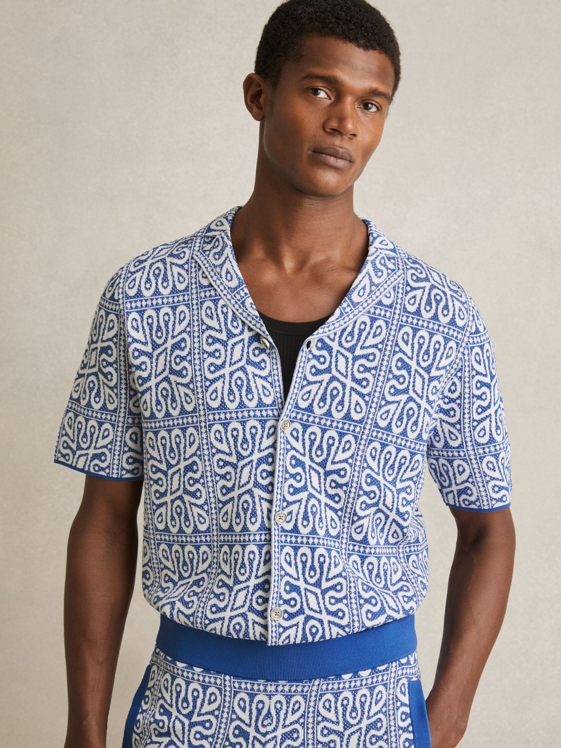 Tile Pattern Knit Shirt in Blue/White (F06902) | €170