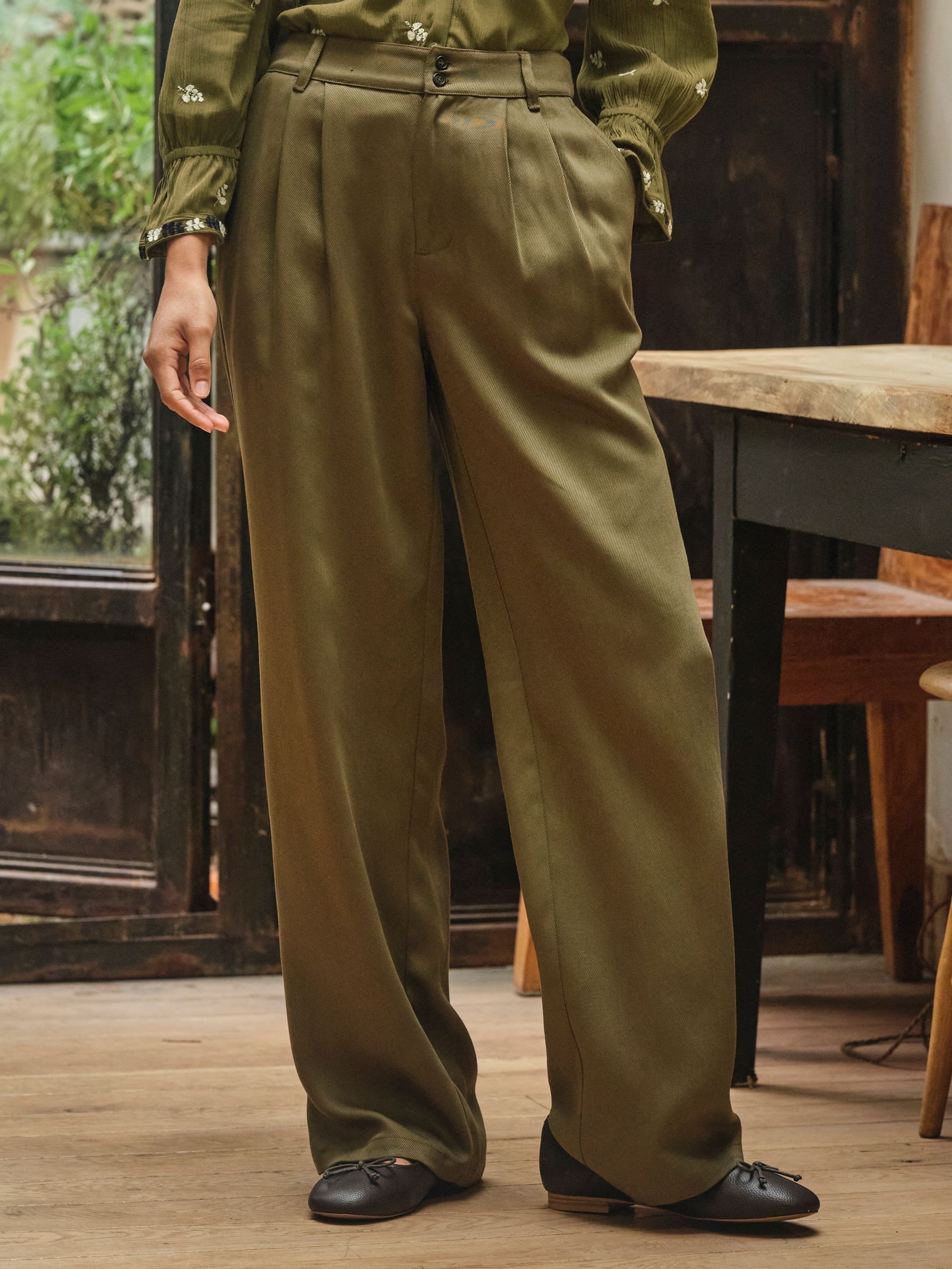 Ginger Olive Green Wide Leg Trousers (F16728) | €95