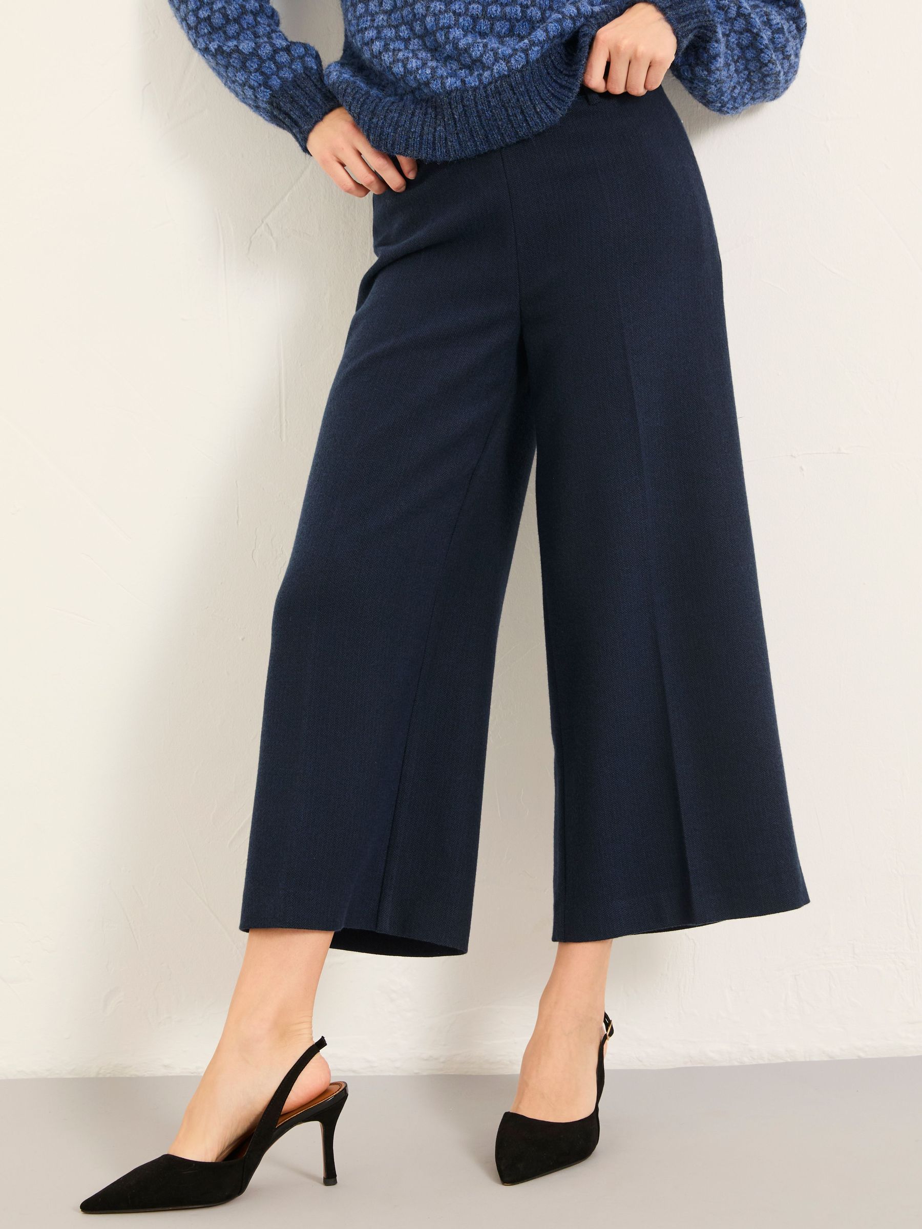 Dolly Navy Cropped Trouser (F16784) | €73.50