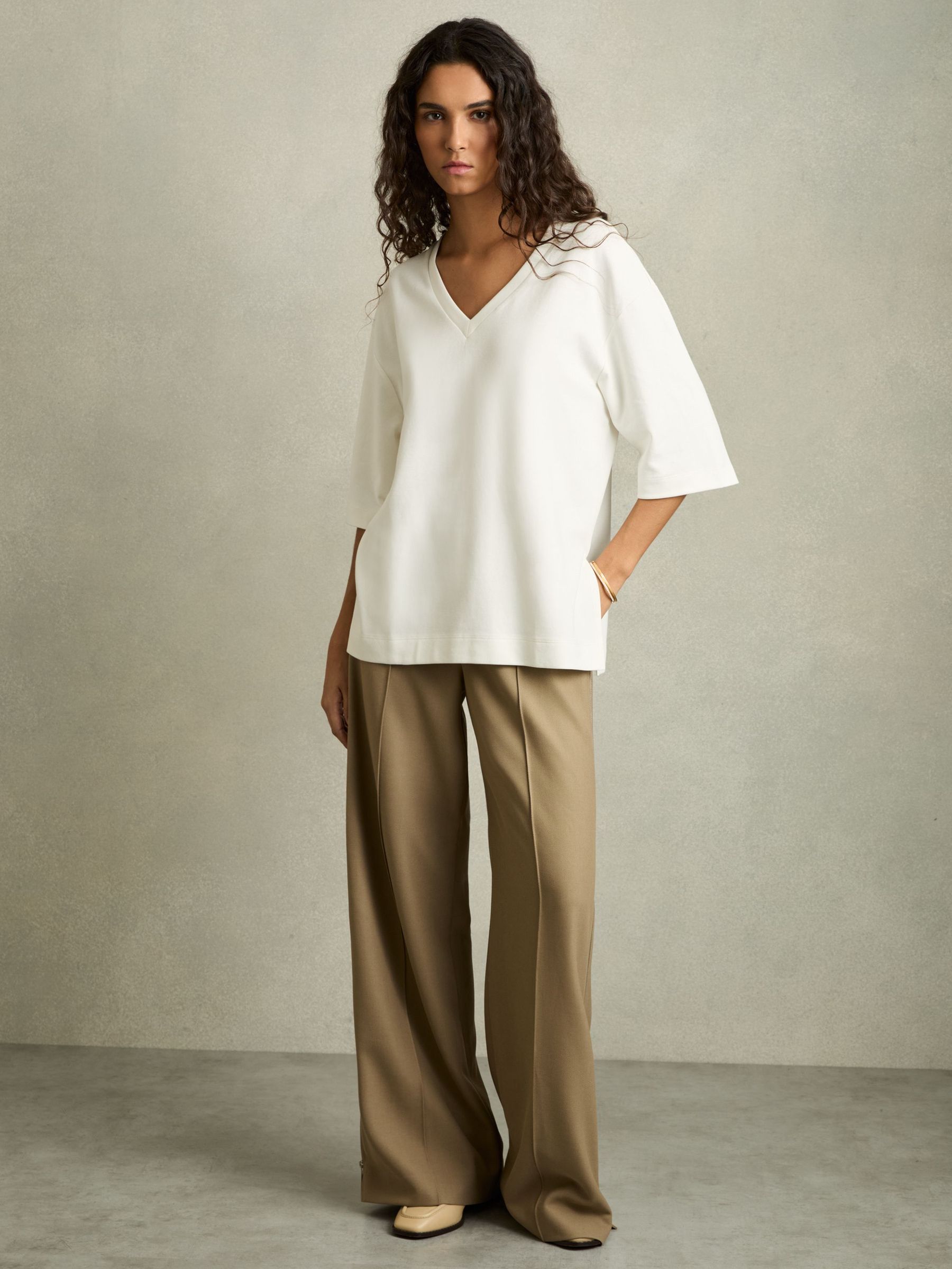 Stretch-Cotton Oversized V-Neck T-Shirt in White (F18101) | €70