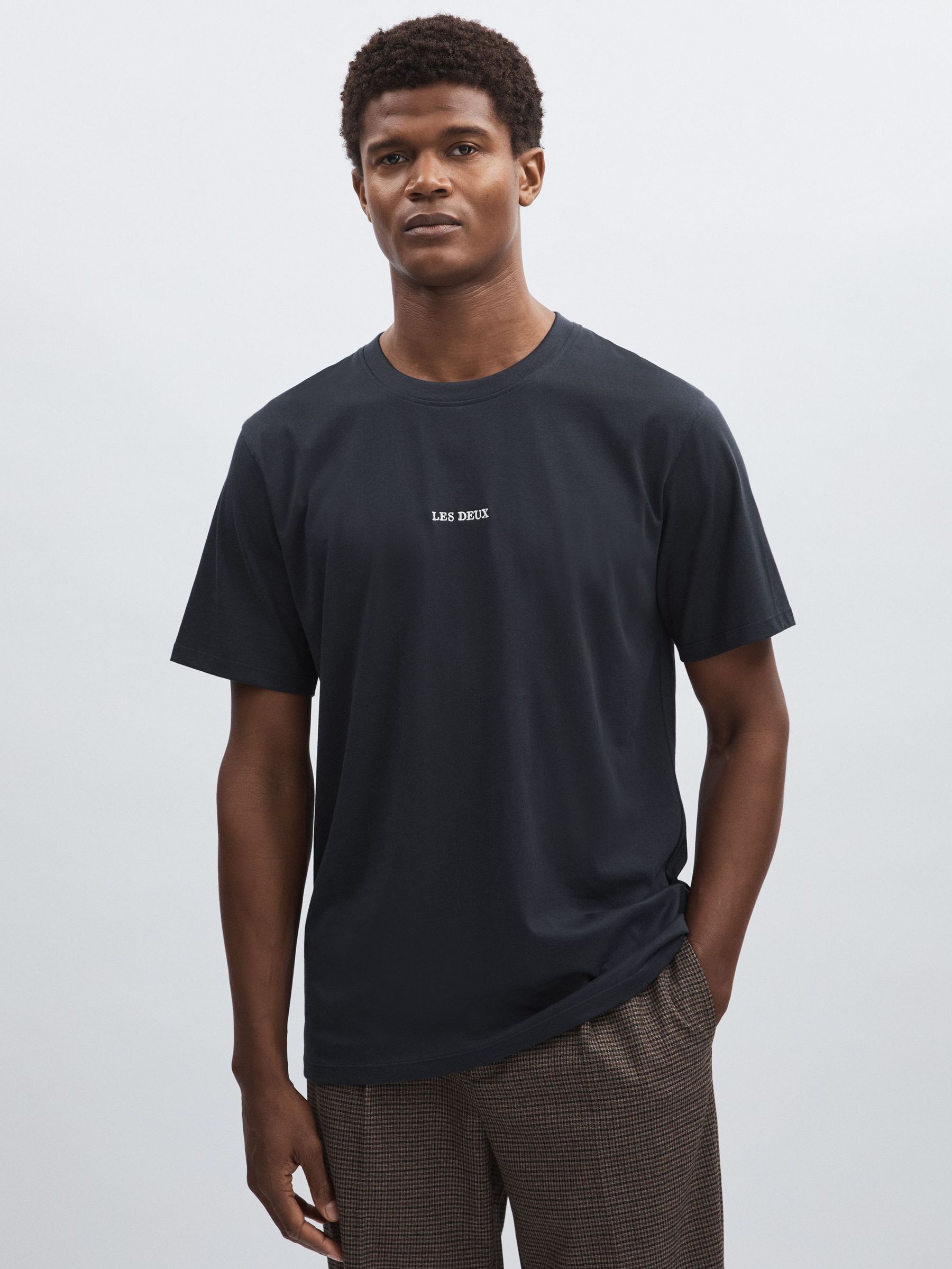 Les Deux Organic Cotton Logo T-Shirt in Navy Blue (F18112) | €70