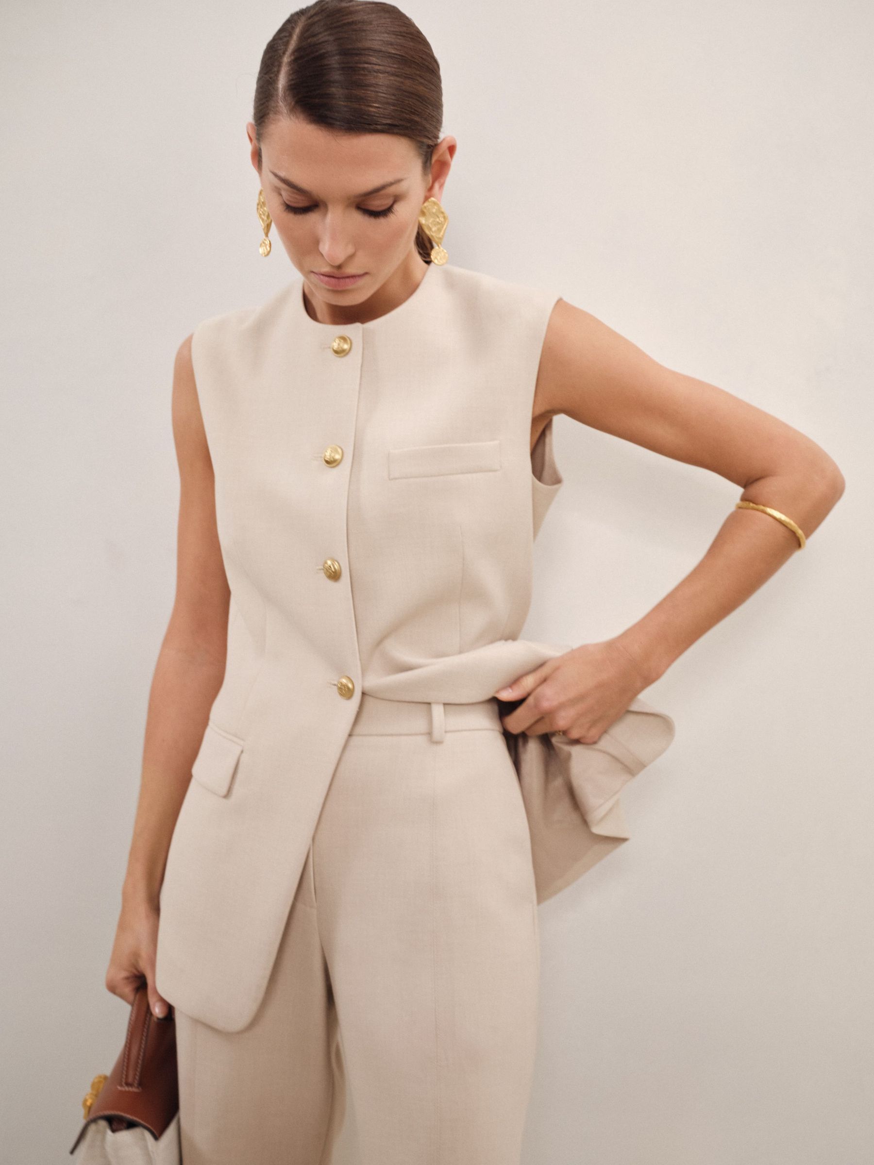 High-Neck-Weste im Longline-Schnitt in Neutral (F18128) | 270 €